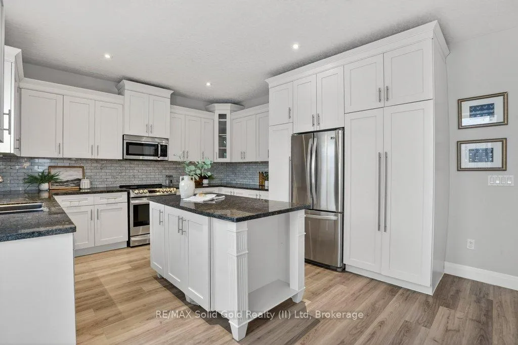Photo 11 of 614 Rock Point Crescent, Waterloo — HOMEH