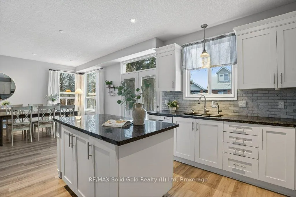 Photo 12 of 614 Rock Point Crescent, Waterloo — HOMEH