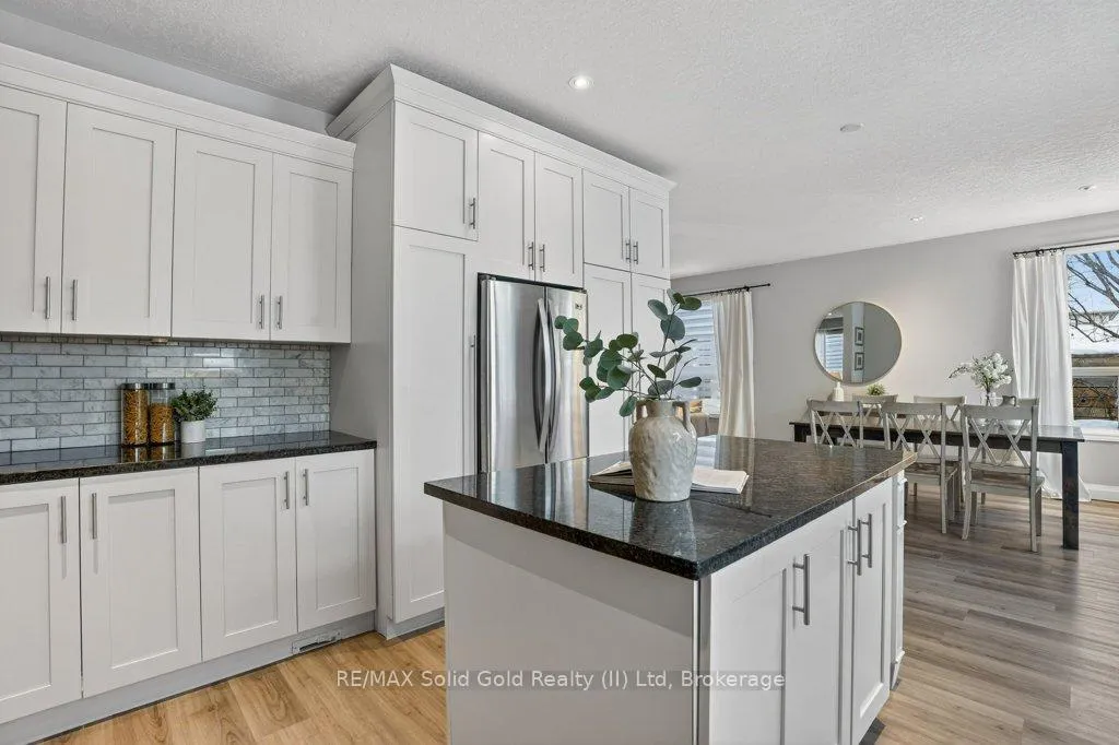 Photo 13 of 614 Rock Point Crescent, Waterloo — HOMEH