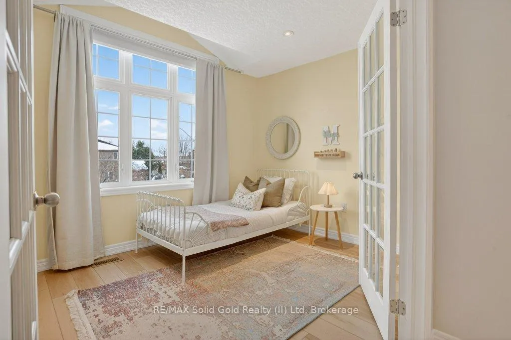 Photo 15 of 614 Rock Point Crescent, Waterloo — HOMEH