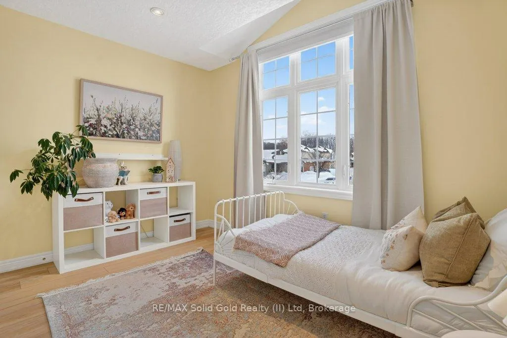 Photo 16 of 614 Rock Point Crescent, Waterloo — HOMEH