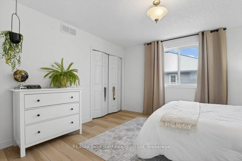 Photo 18 of 614 Rock Point Crescent, Waterloo — HOMEH