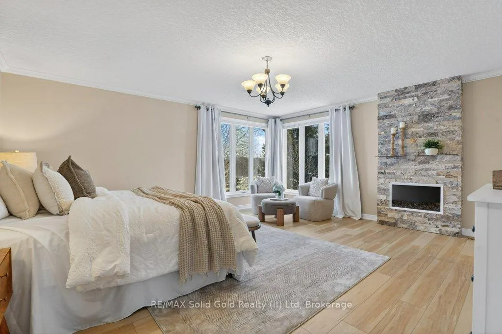 Photo 20 of 614 Rock Point Crescent, Waterloo — HOMEH