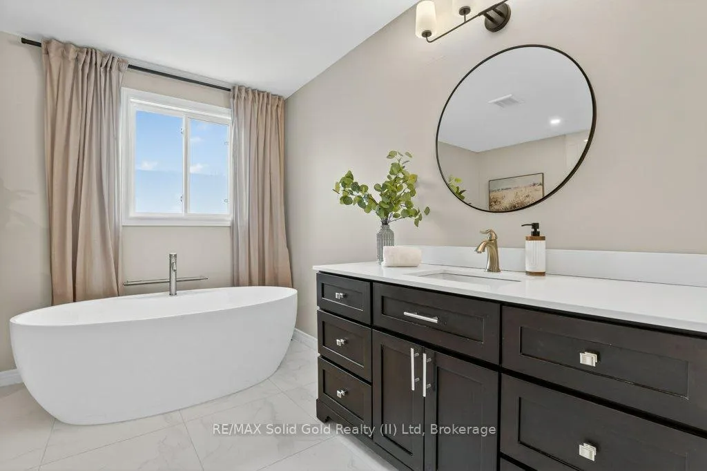 Photo 24 of 614 Rock Point Crescent, Waterloo — HOMEH