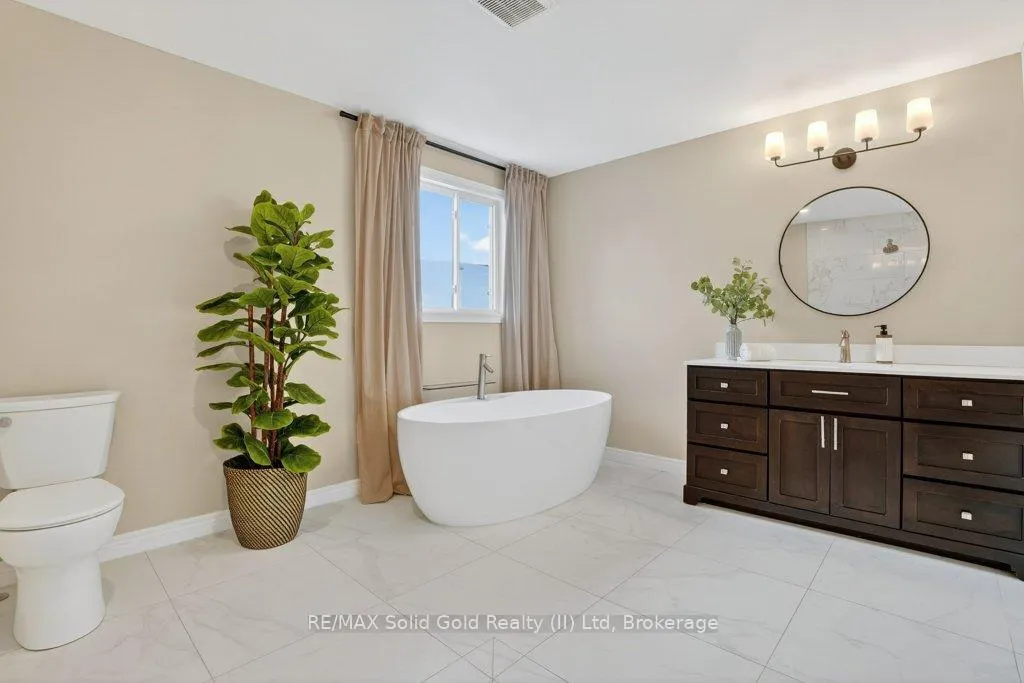 Photo 25 of 614 Rock Point Crescent, Waterloo — HOMEH