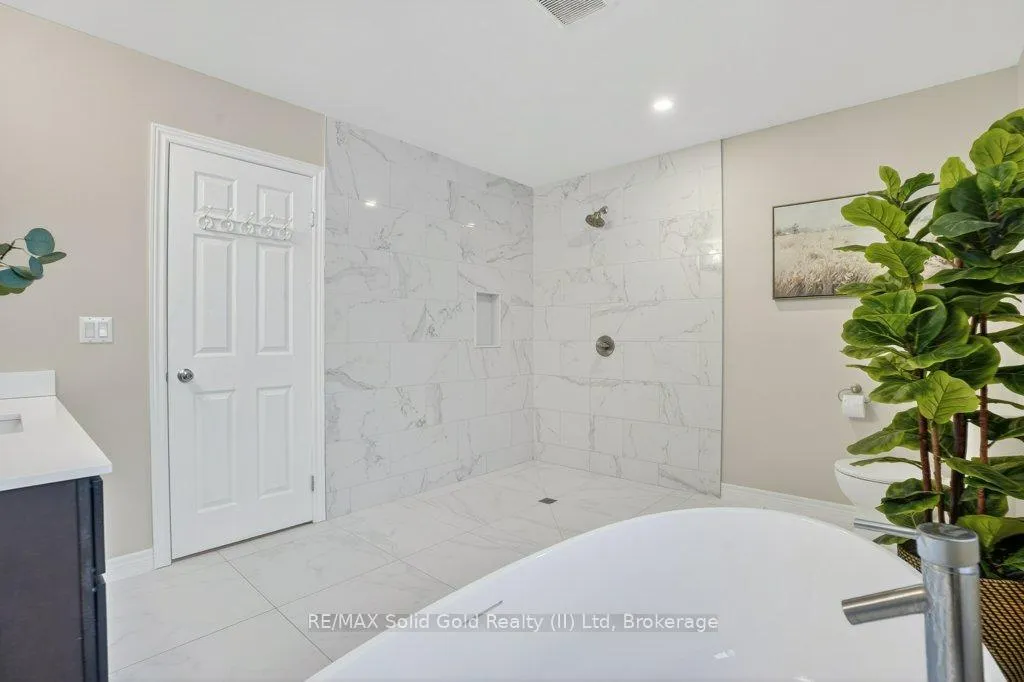 Photo 26 of 614 Rock Point Crescent, Waterloo — HOMEH