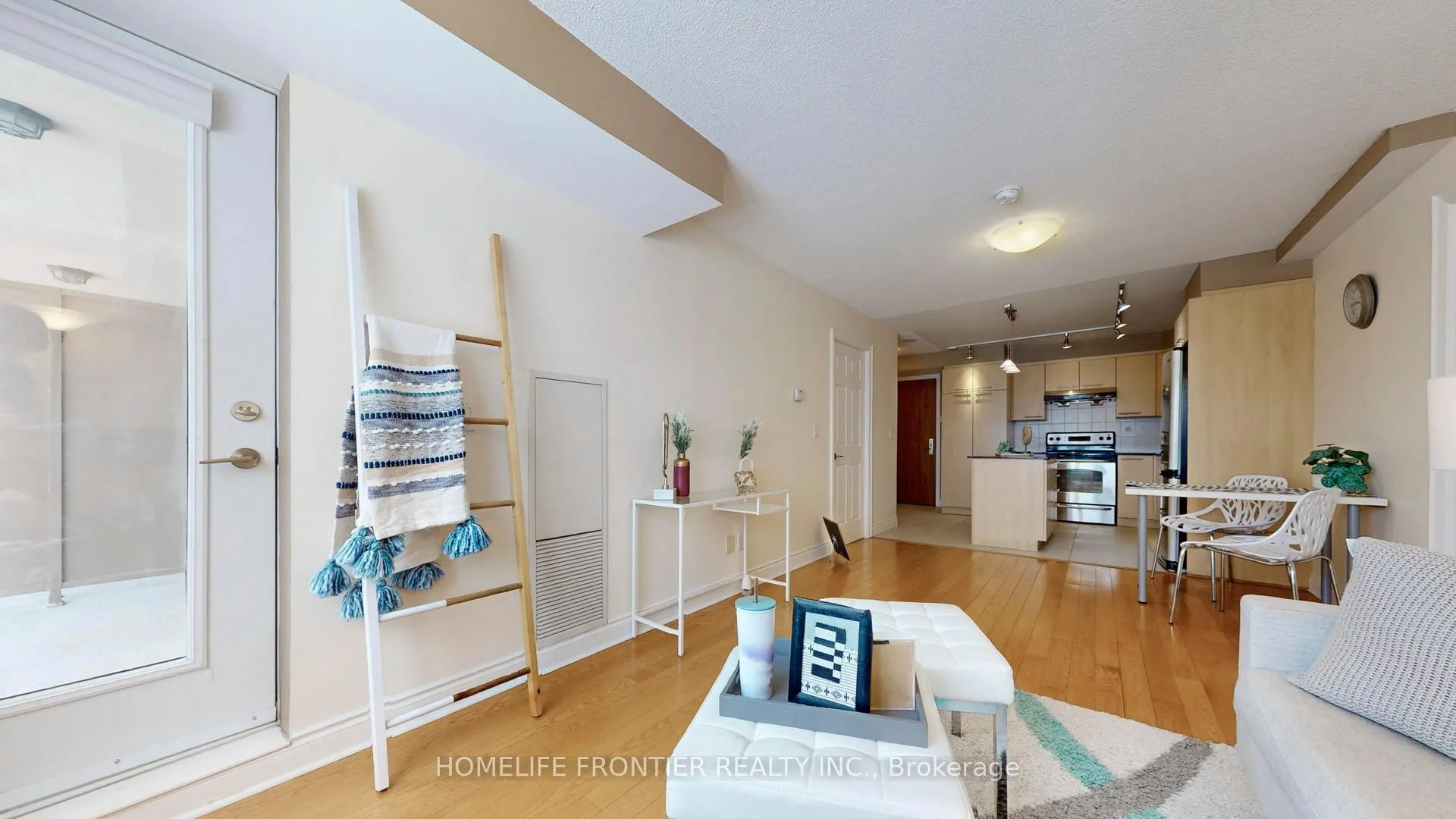 Photo 3 of Unit 908, 37 Galleria Parkway, Markham, Commerce Valley — HOMEH