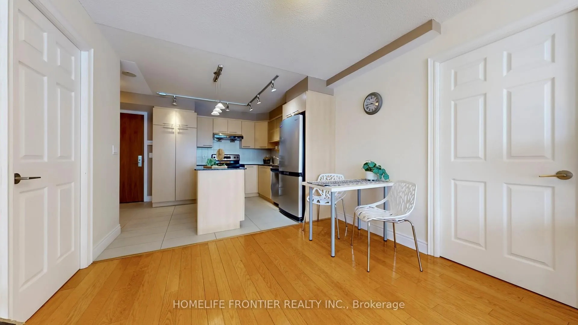 Photo 4 of Unit 908, 37 Galleria Parkway, Markham, Commerce Valley — HOMEH