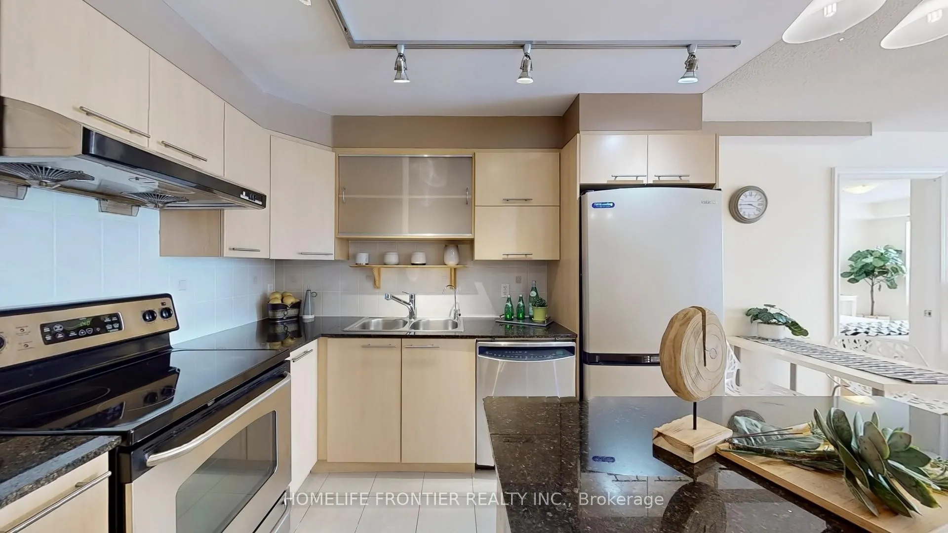 Photo 7 of Unit 908, 37 Galleria Parkway, Markham, Commerce Valley — HOMEH