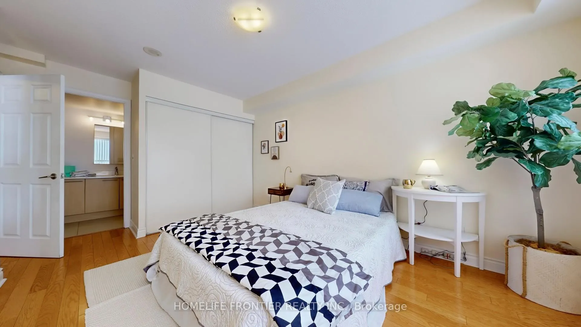 Photo 8 of Unit 908, 37 Galleria Parkway, Markham, Commerce Valley — HOMEH
