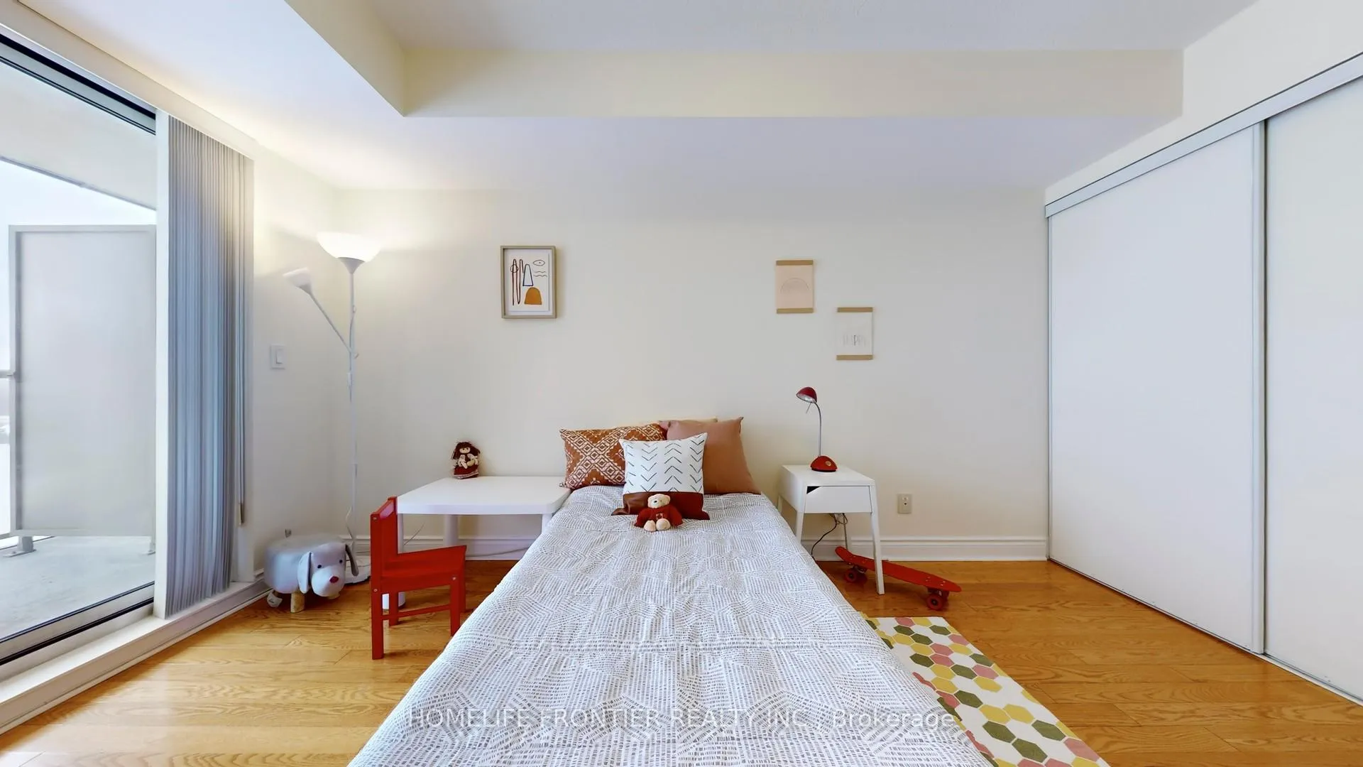 Photo 12 of Unit 908, 37 Galleria Parkway, Markham, Commerce Valley — HOMEH