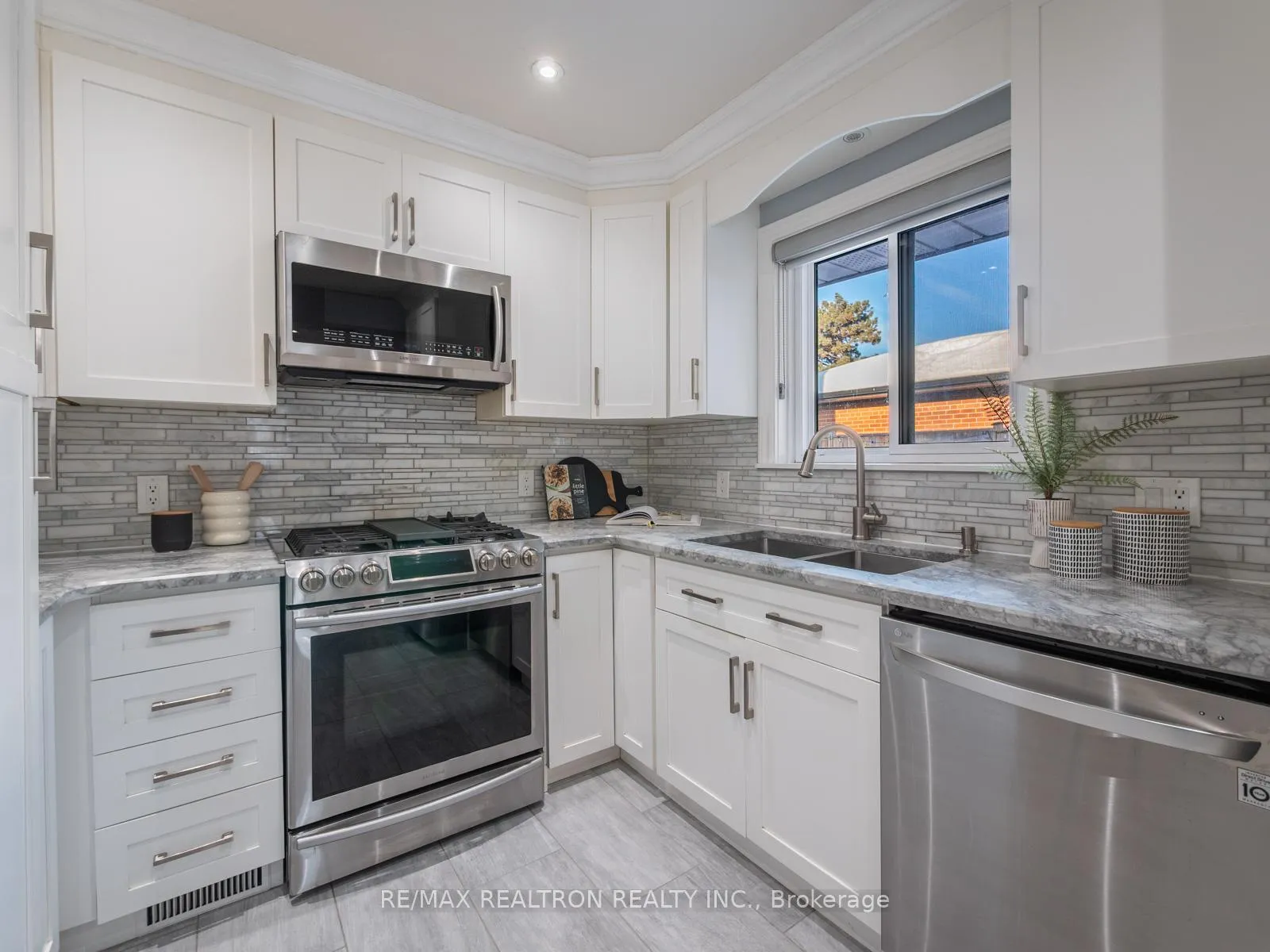 Photo 13 of 6 Minnowburn Street, Scarborough, Tam O'Shanter-Sullivan — HOMEH