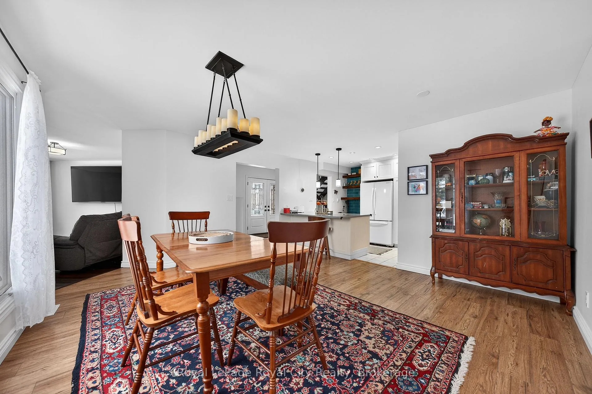 Photo 9 of 306 Imperial Road S, Guelph, Willow West/Sugarbush/West Acres — HOMEH