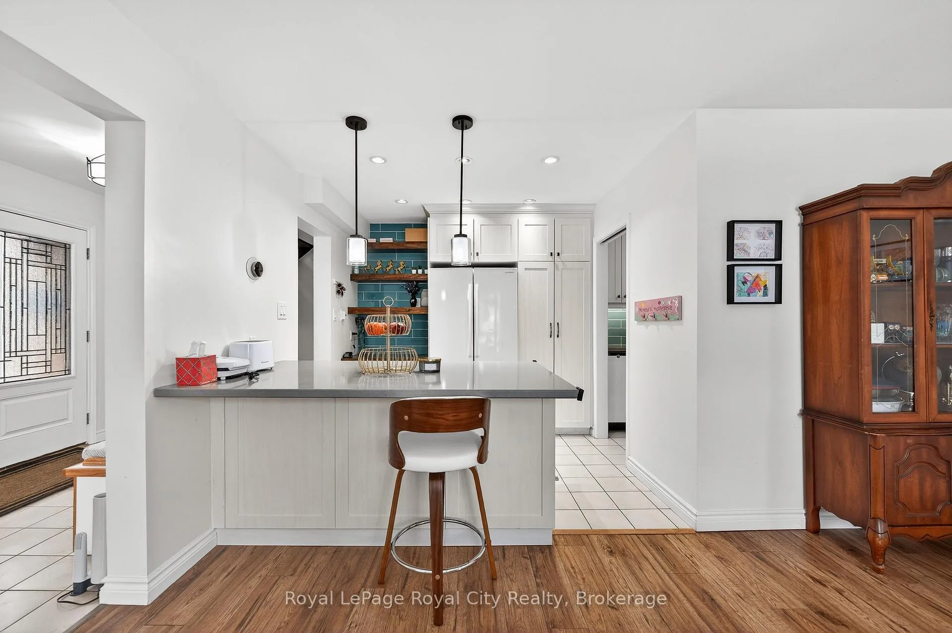 Photo 10 of 306 Imperial Road S, Guelph, Willow West/Sugarbush/West Acres — HOMEH