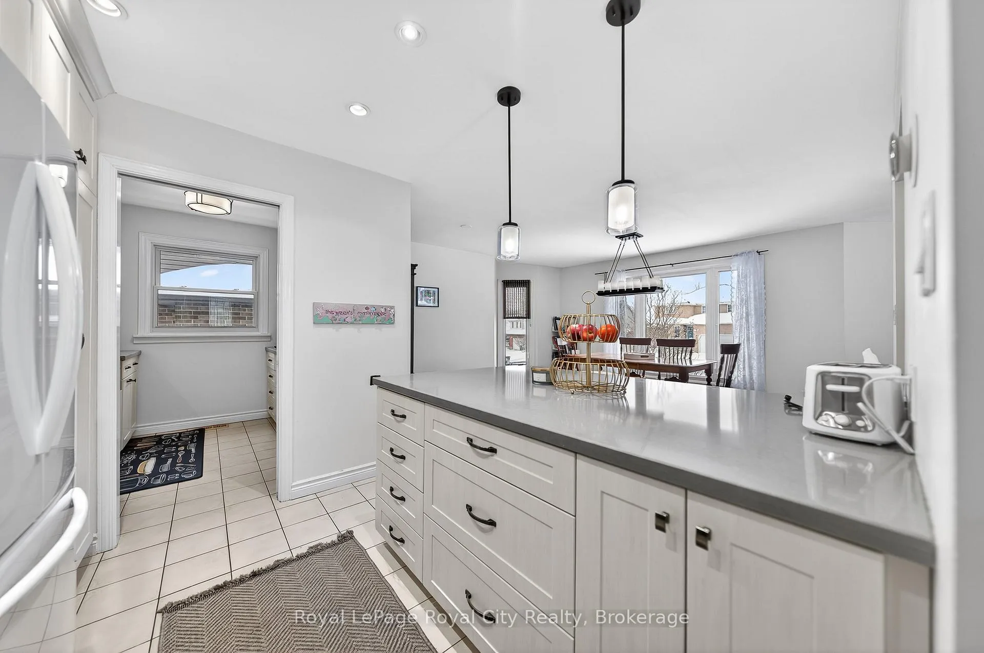 Photo 12 of 306 Imperial Road S, Guelph, Willow West/Sugarbush/West Acres — HOMEH