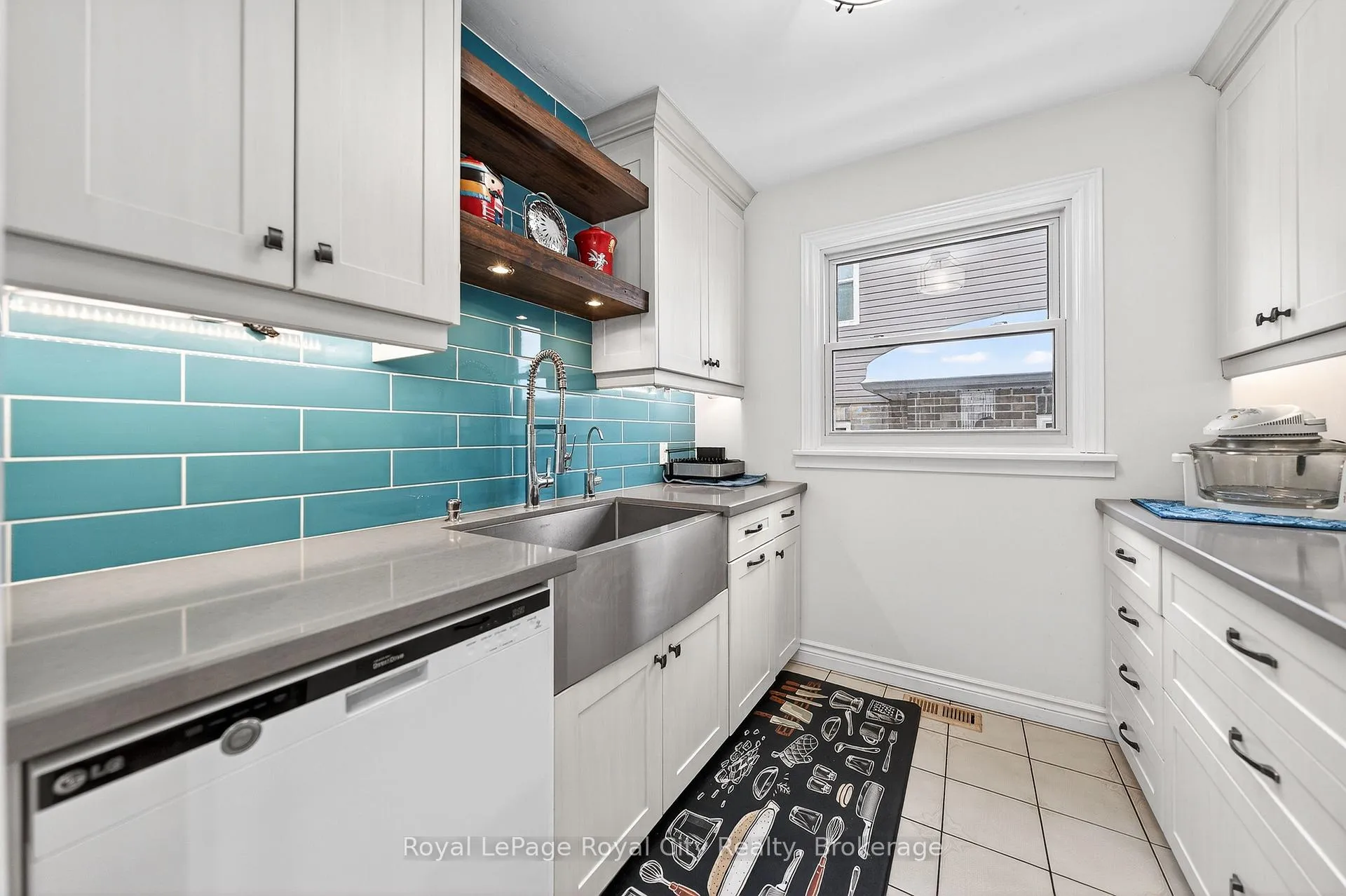 Photo 13 of 306 Imperial Road S, Guelph, Willow West/Sugarbush/West Acres — HOMEH
