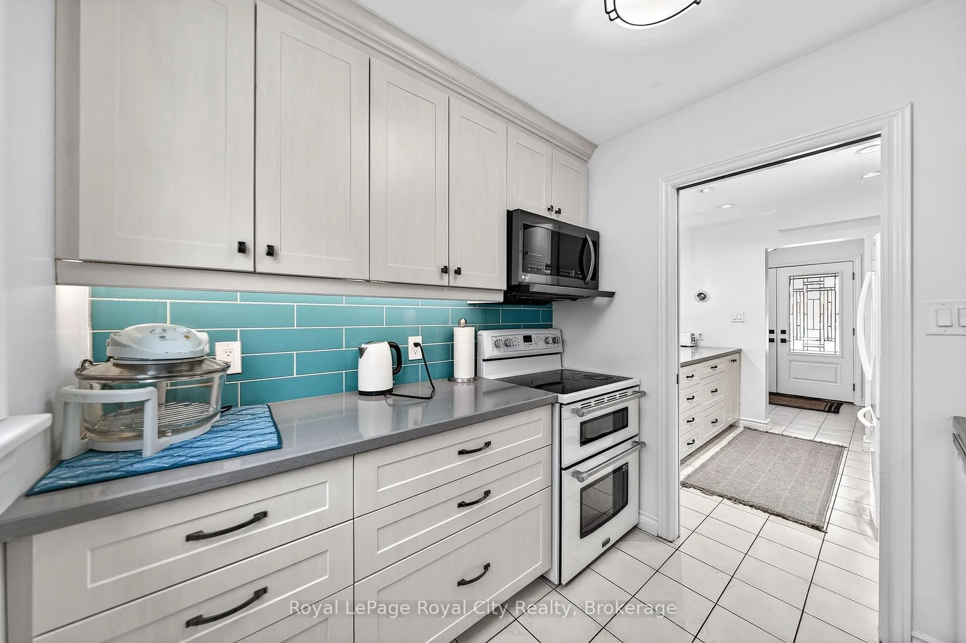Photo 16 of 306 Imperial Road S, Guelph, Willow West/Sugarbush/West Acres — HOMEH