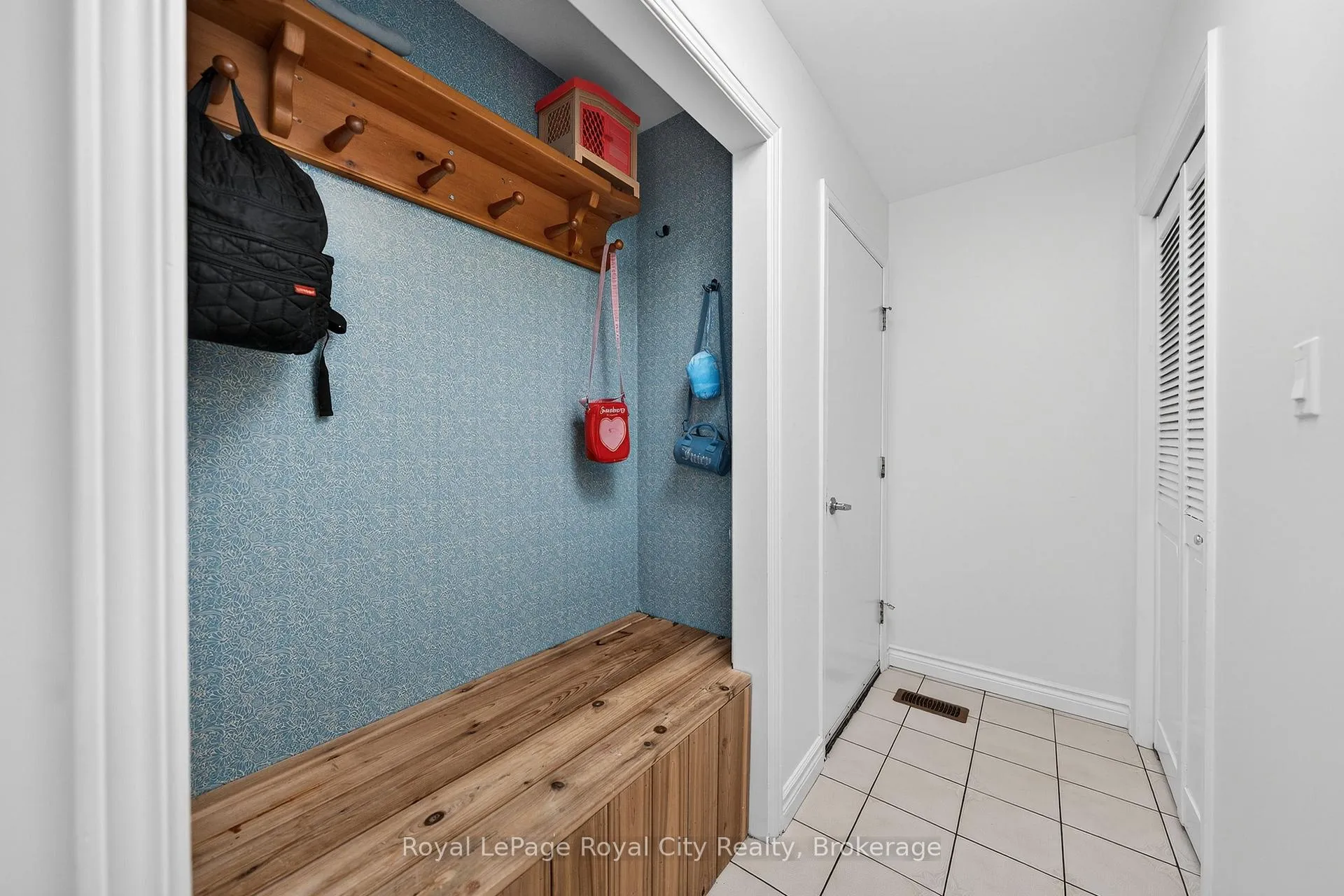 Photo 19 of 306 Imperial Road S, Guelph, Willow West/Sugarbush/West Acres — HOMEH