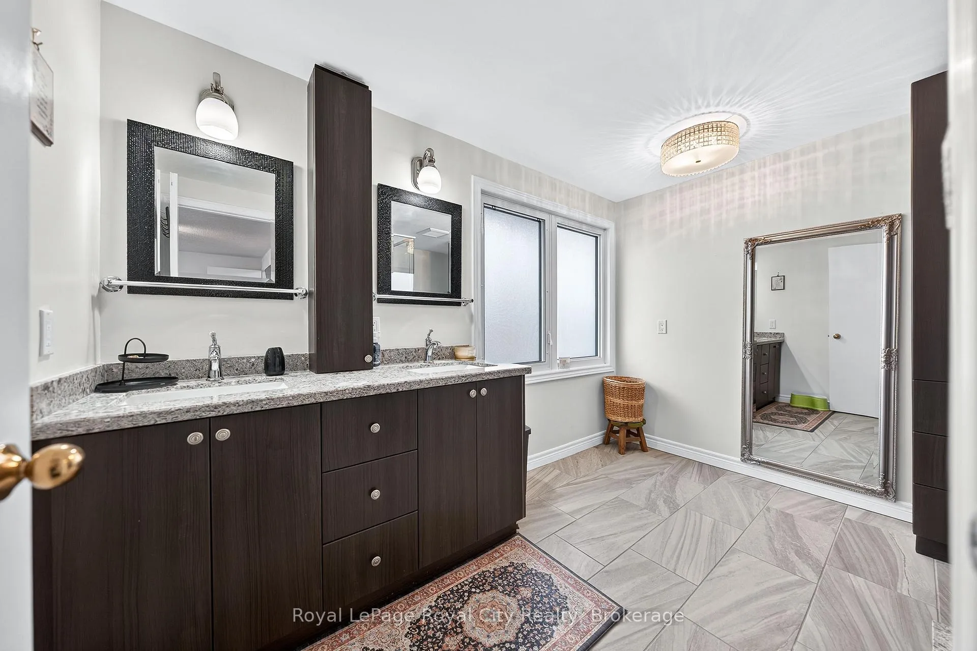 Photo 23 of 306 Imperial Road S, Guelph, Willow West/Sugarbush/West Acres — HOMEH