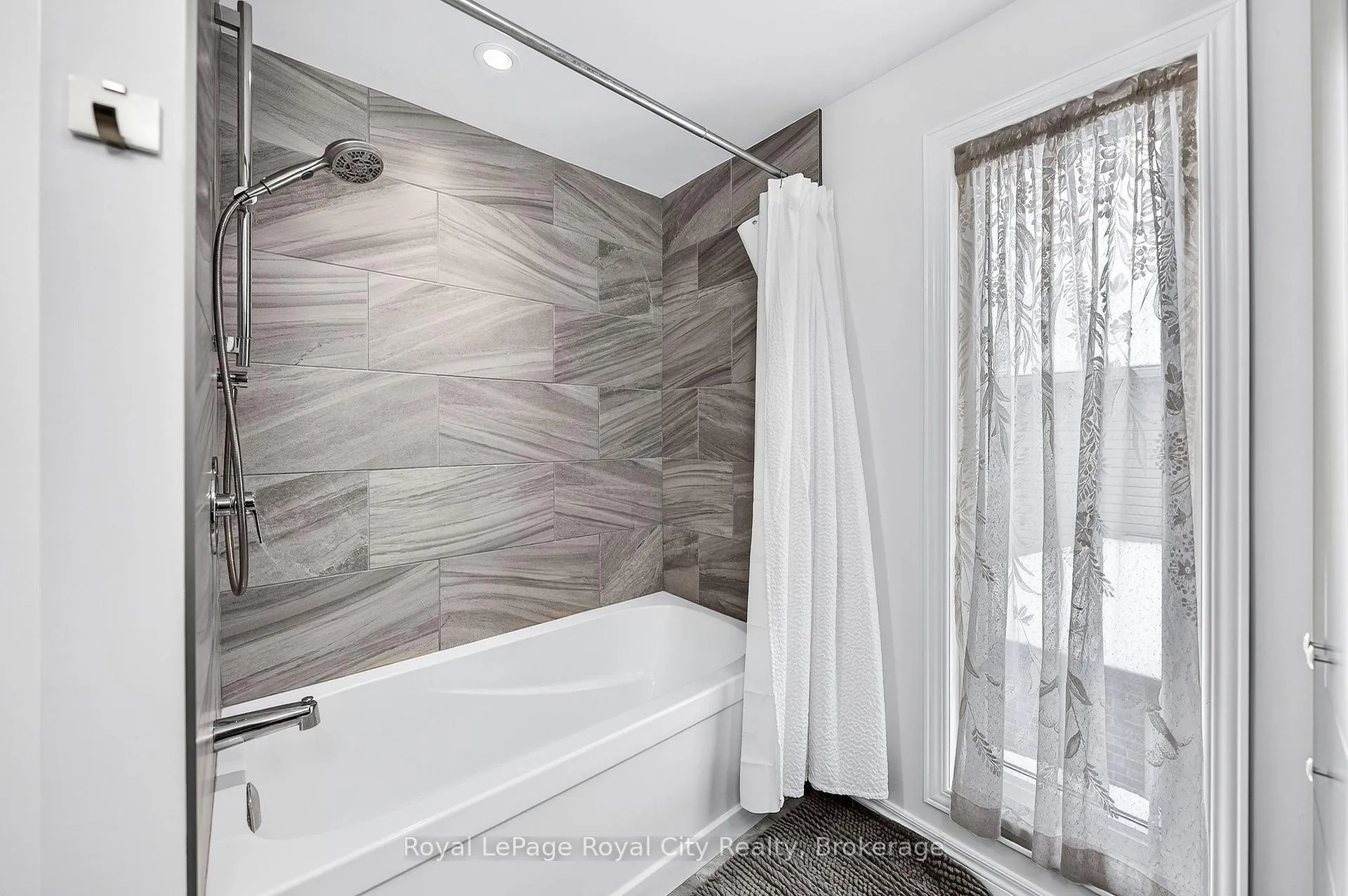Photo 31 of 306 Imperial Road S, Guelph, Willow West/Sugarbush/West Acres — HOMEH