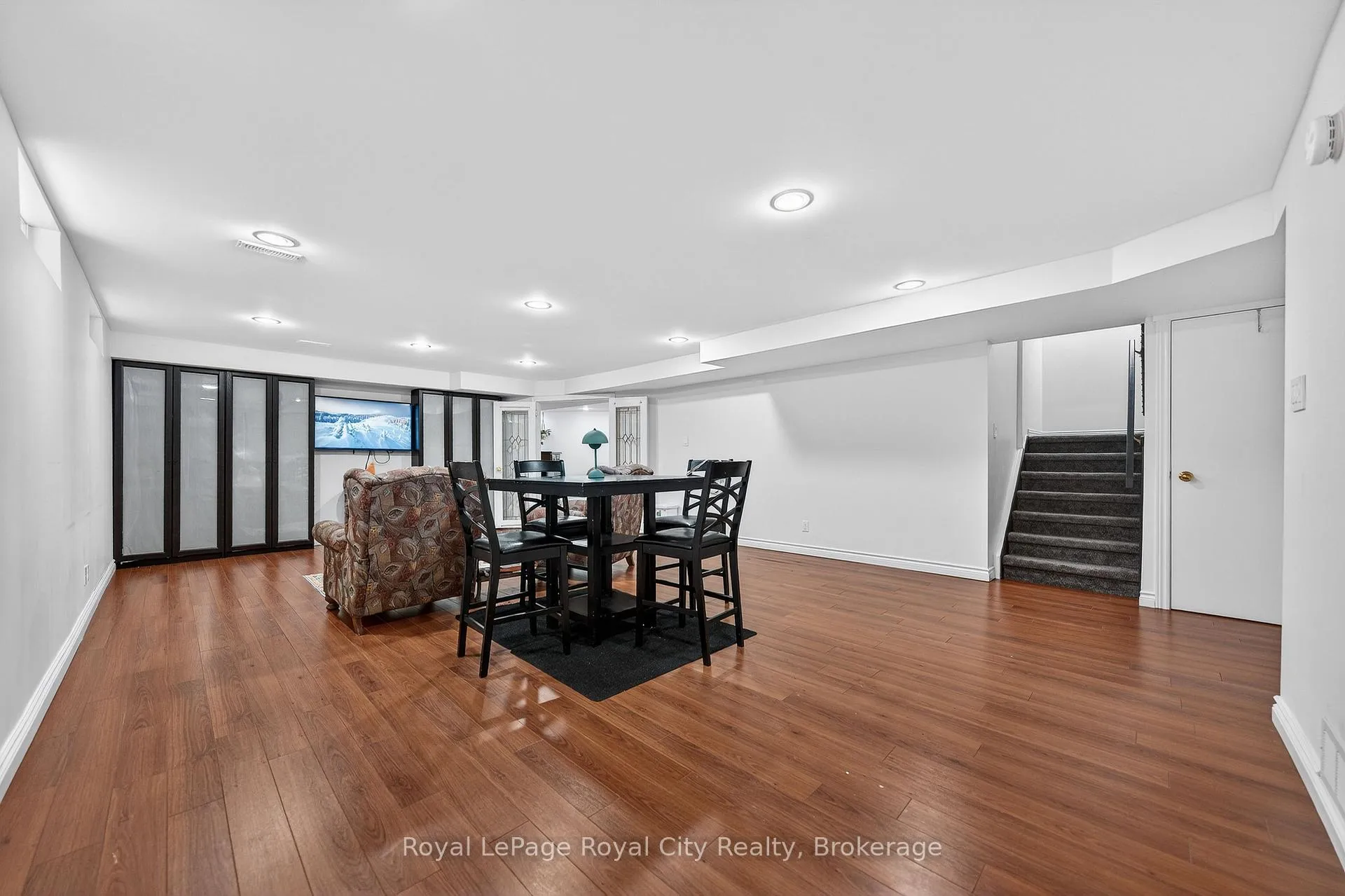 Photo 32 of 306 Imperial Road S, Guelph, Willow West/Sugarbush/West Acres — HOMEH