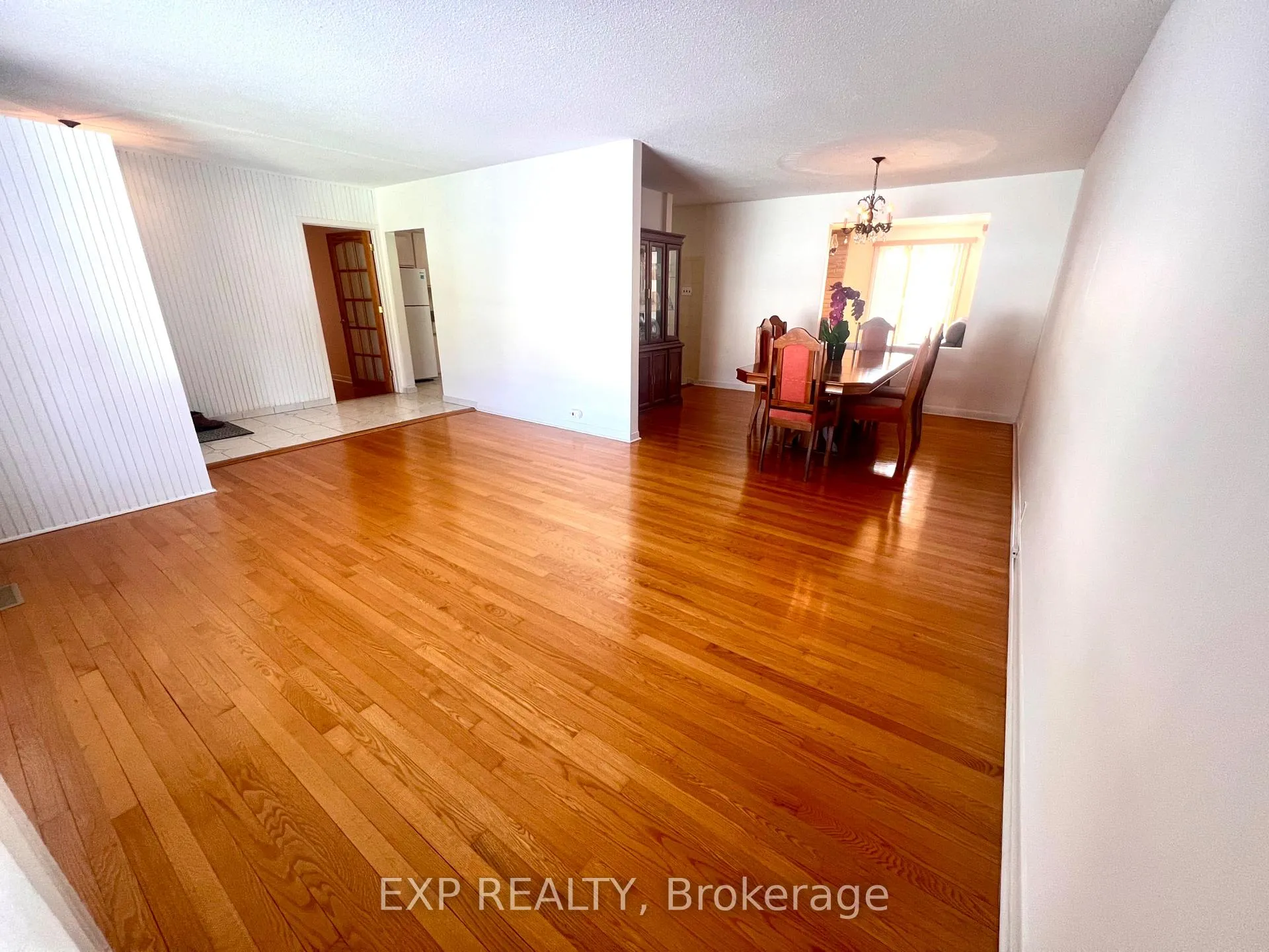 Photo 8 of 20 Wallford Way, Ottawa, City View/Skyline/Fisher Heights/Parkwood Hills — HOMEH