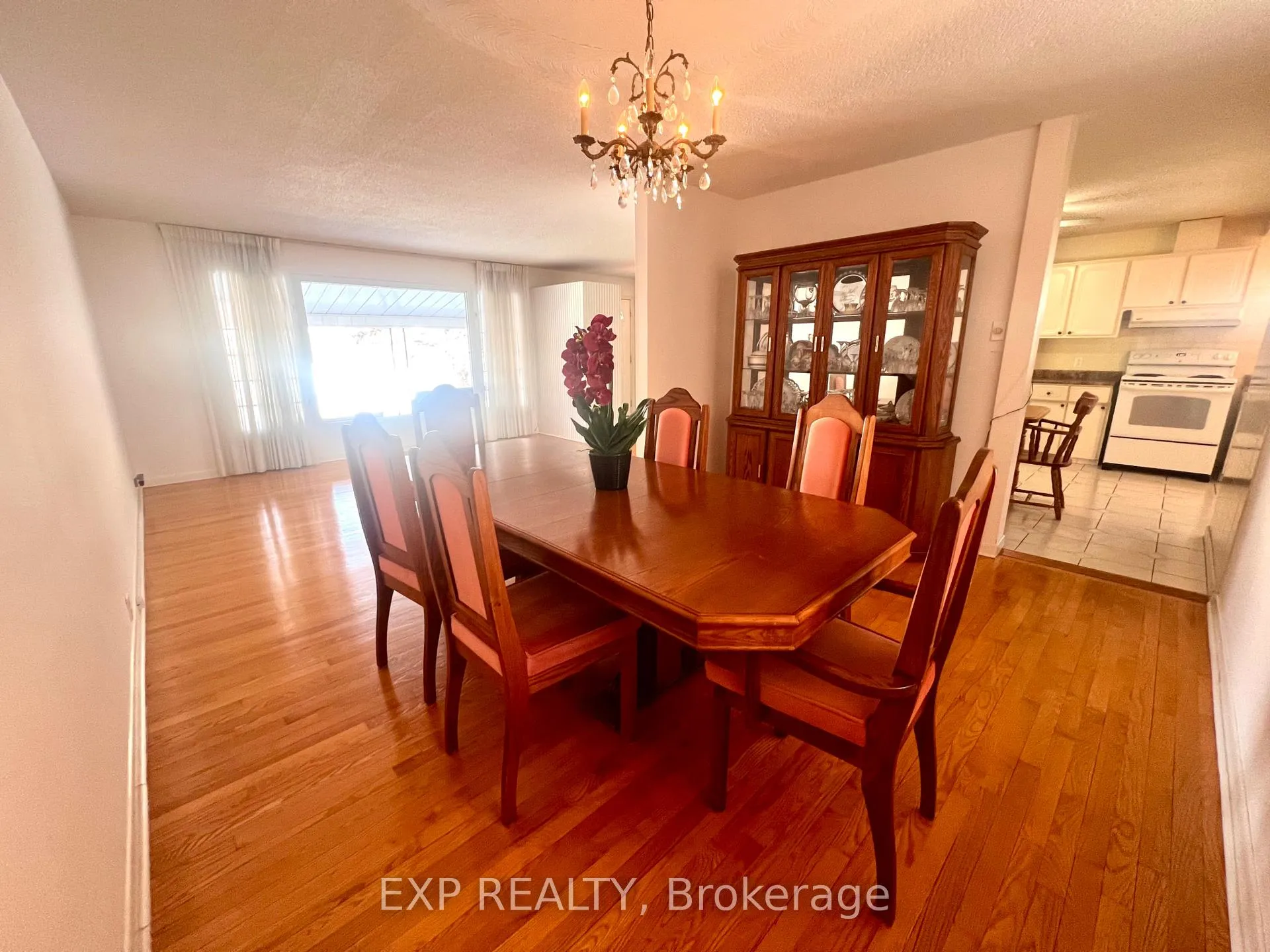 Photo 9 of 20 Wallford Way, Ottawa, City View/Skyline/Fisher Heights/Parkwood Hills — HOMEH