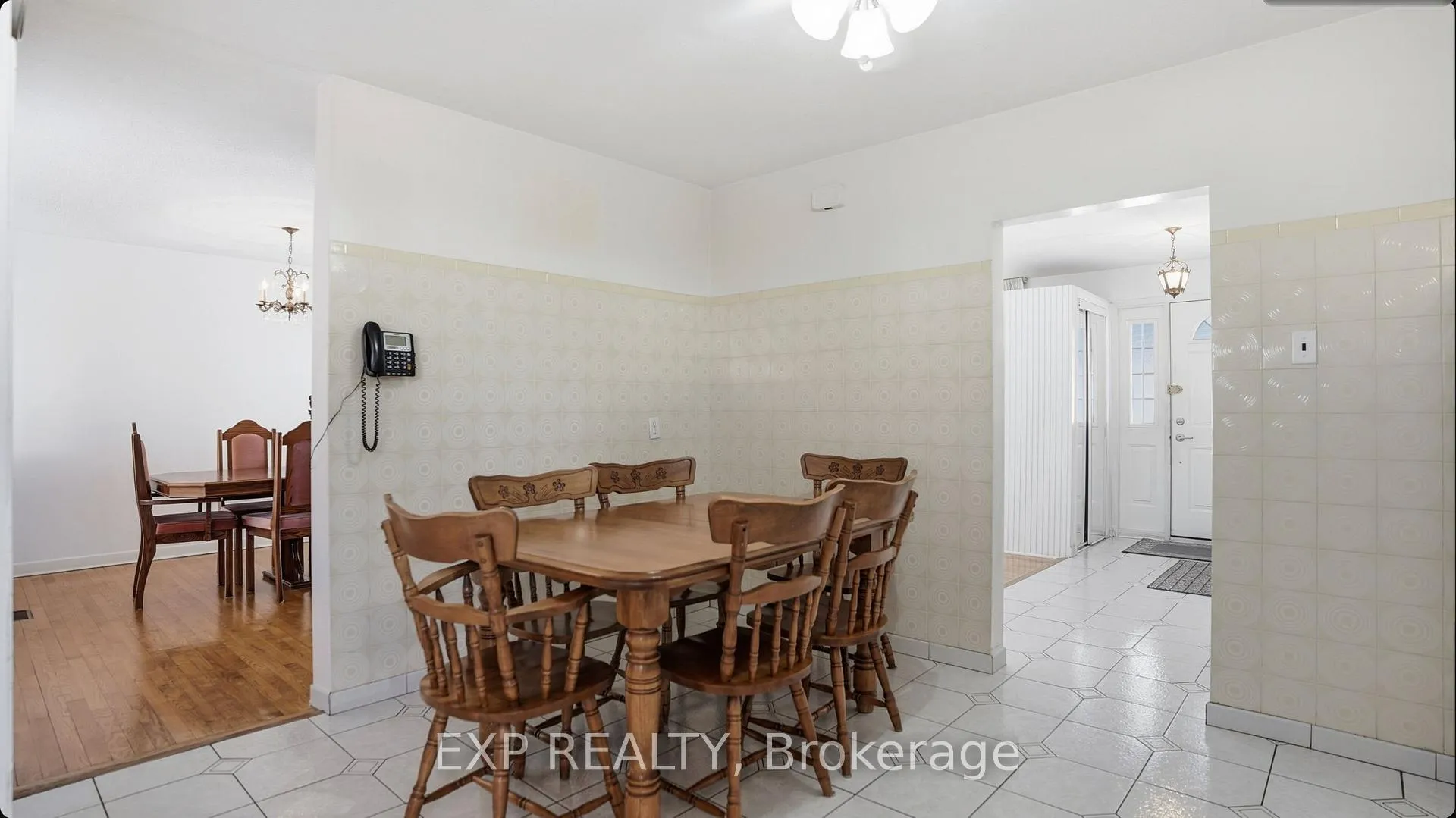 Photo 11 of 20 Wallford Way, Ottawa, City View/Skyline/Fisher Heights/Parkwood Hills — HOMEH