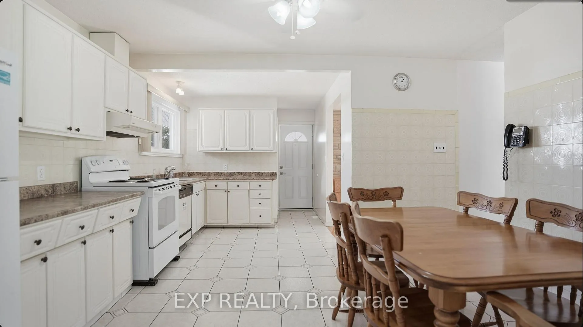 Photo 13 of 20 Wallford Way, Ottawa, City View/Skyline/Fisher Heights/Parkwood Hills — HOMEH