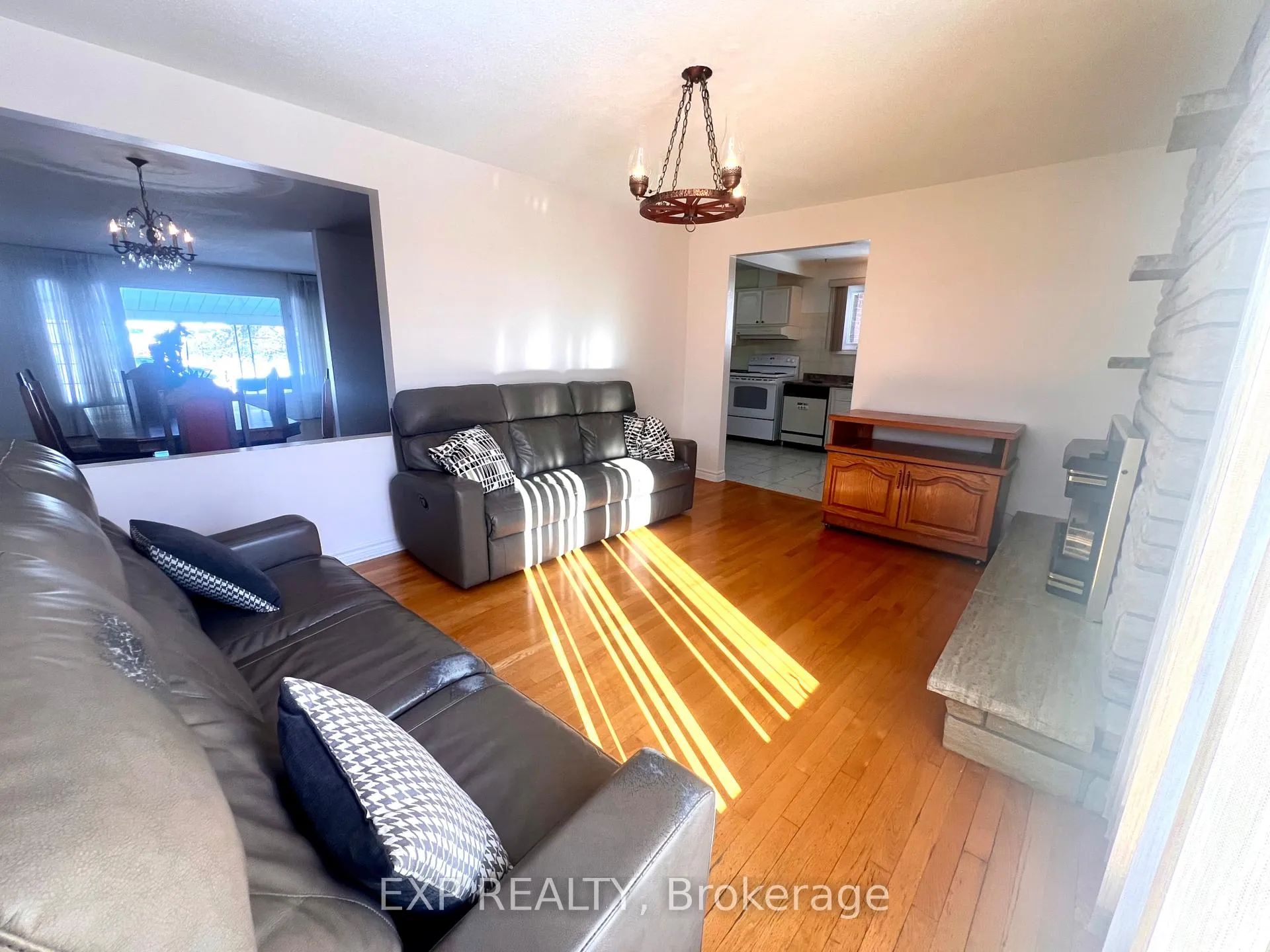 Photo 17 of 20 Wallford Way, Ottawa, City View/Skyline/Fisher Heights/Parkwood Hills — HOMEH