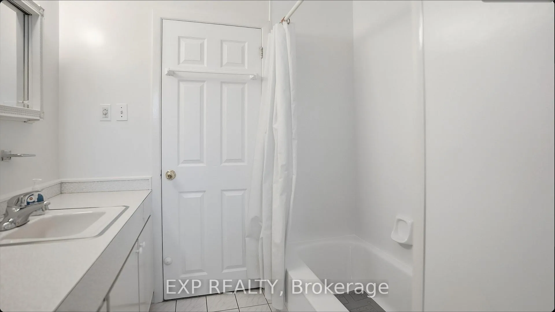 Photo 19 of 20 Wallford Way, Ottawa, City View/Skyline/Fisher Heights/Parkwood Hills — HOMEH