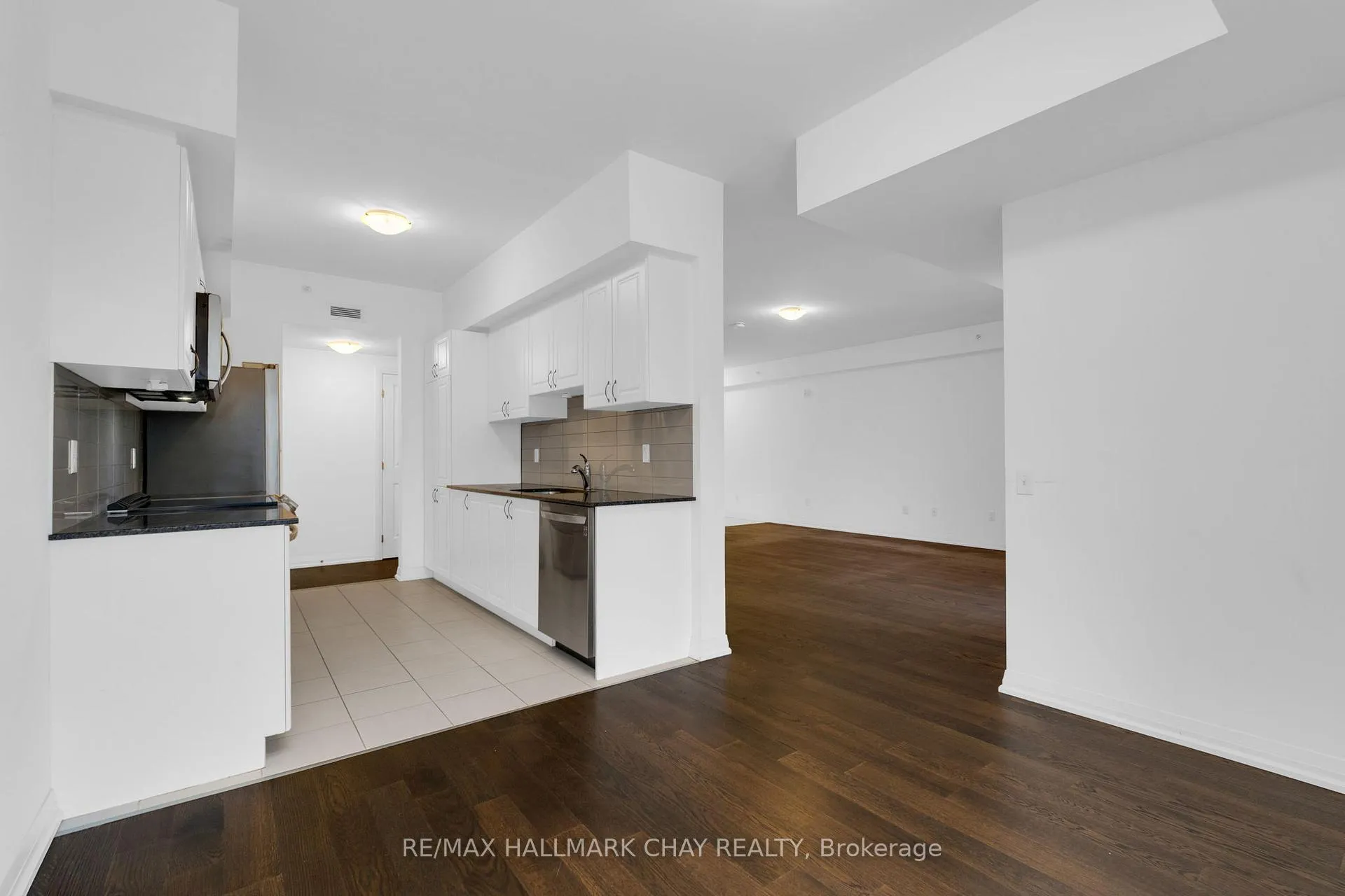 Photo 10 of Unit 301, 54 Koda Street, Barrie, Rural Barrie Southwest — HOMEH