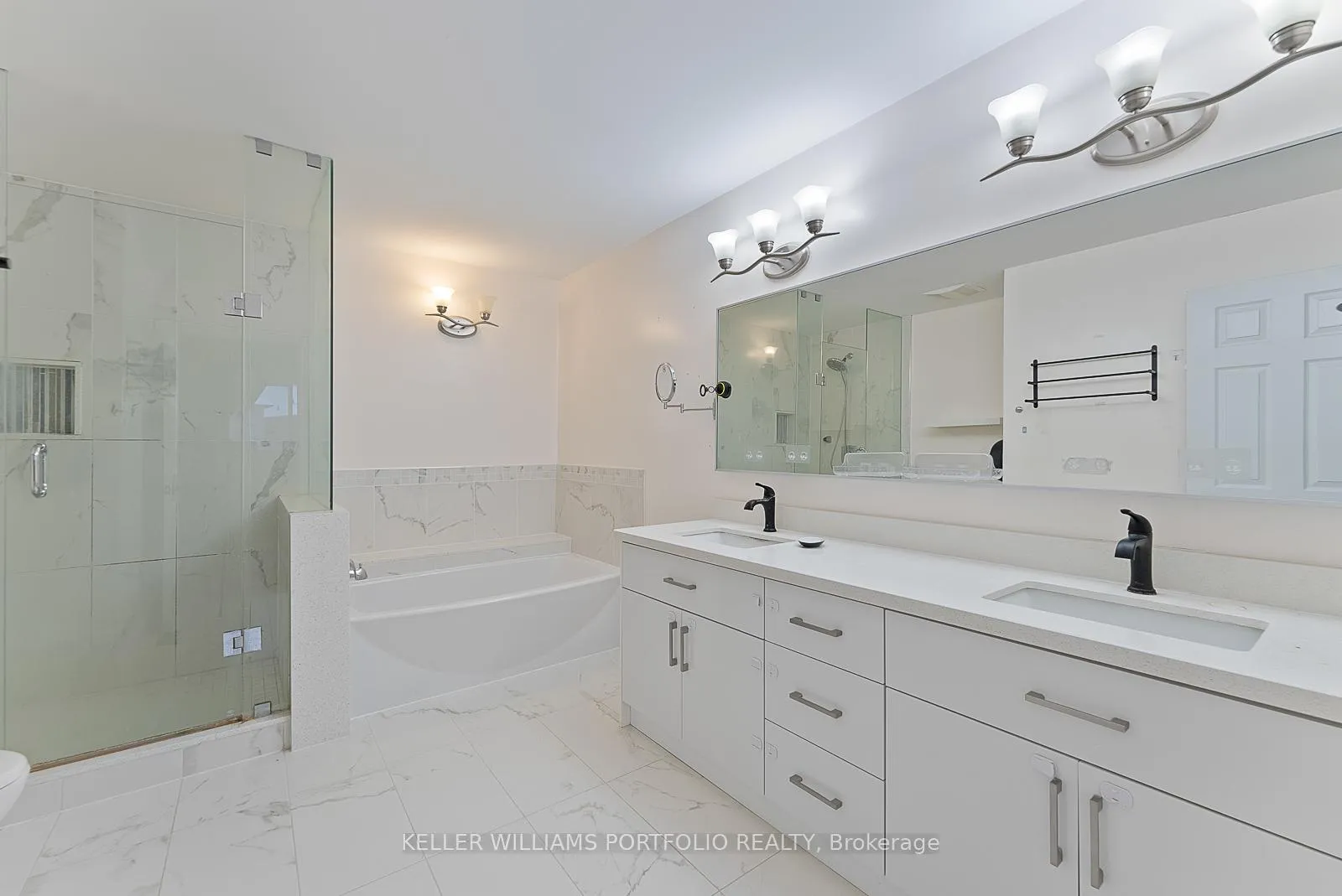 Photo 30 of 31 Craddock Street, Vaughan, Maple — HOMEH