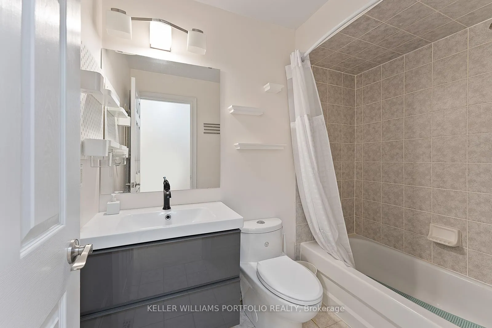 Photo 39 of 31 Craddock Street, Vaughan, Maple — HOMEH