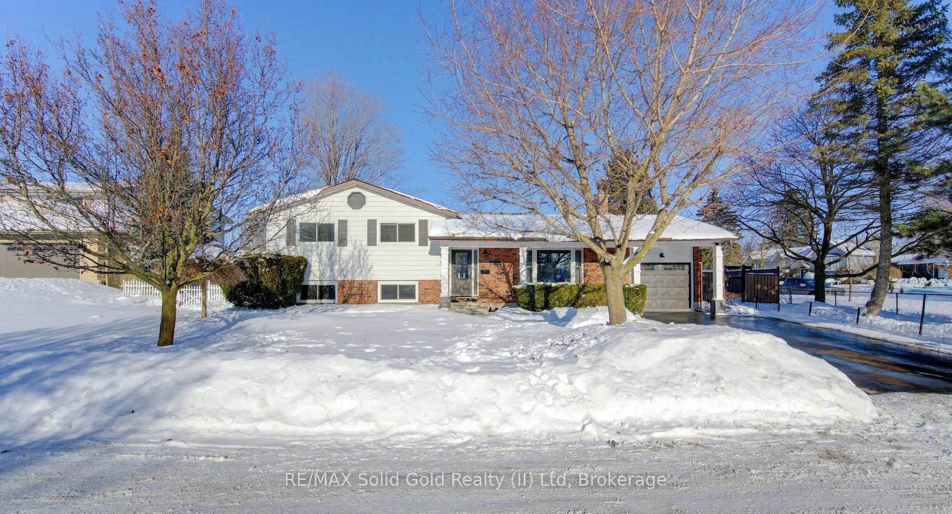 Photo 1 of 322 Daleview Place, Waterloo — HOMEH