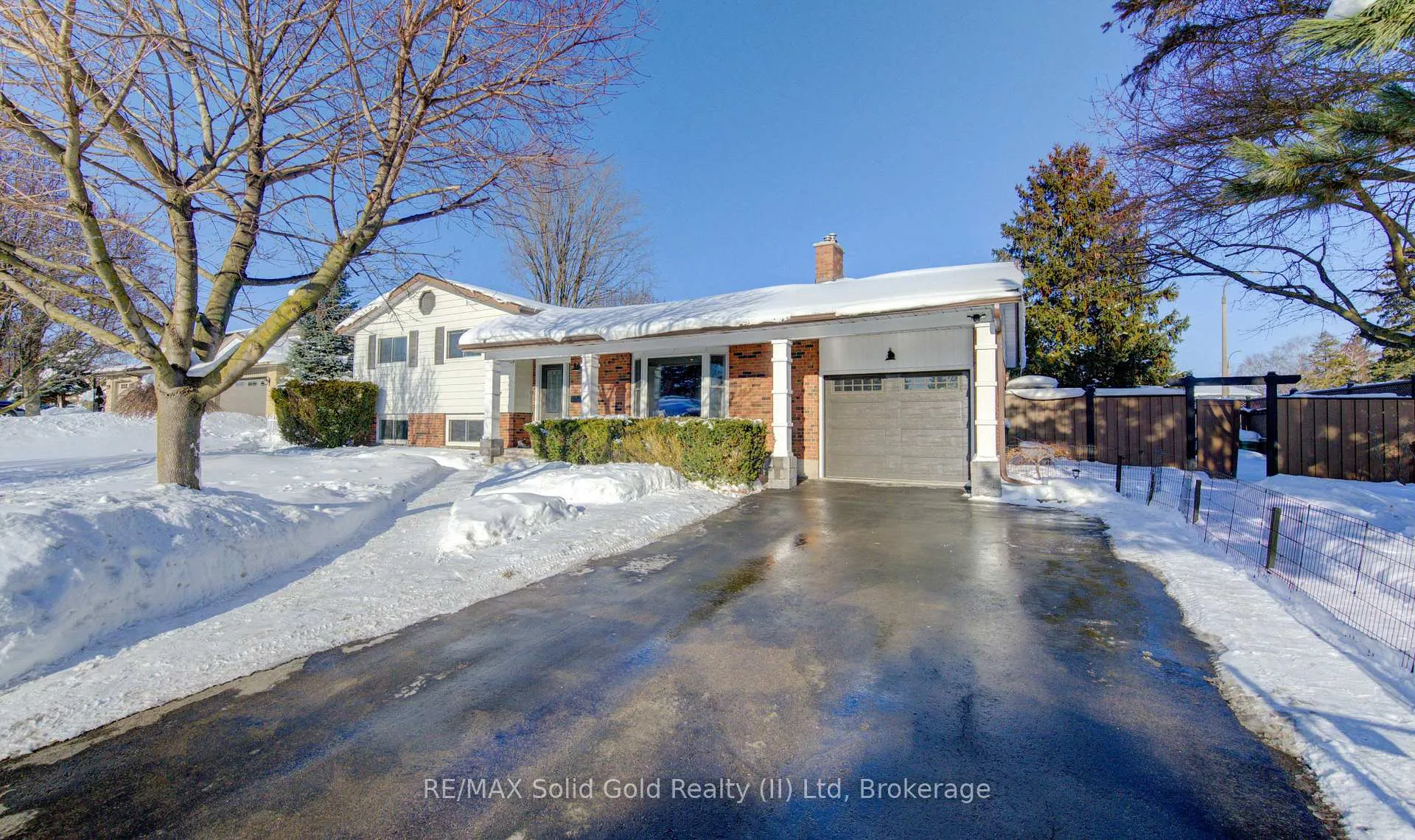 Photo 2 of 322 Daleview Place, Waterloo — HOMEH