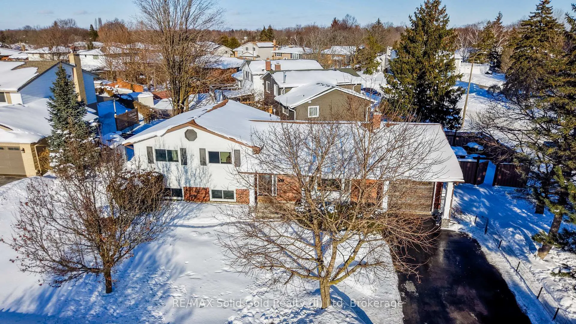Photo 4 of 322 Daleview Place, Waterloo — HOMEH