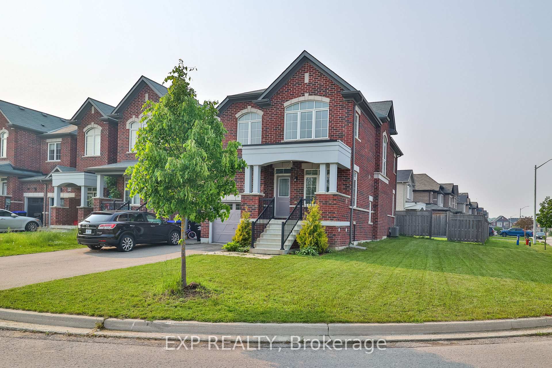 Front of 1487 Farrow Cres