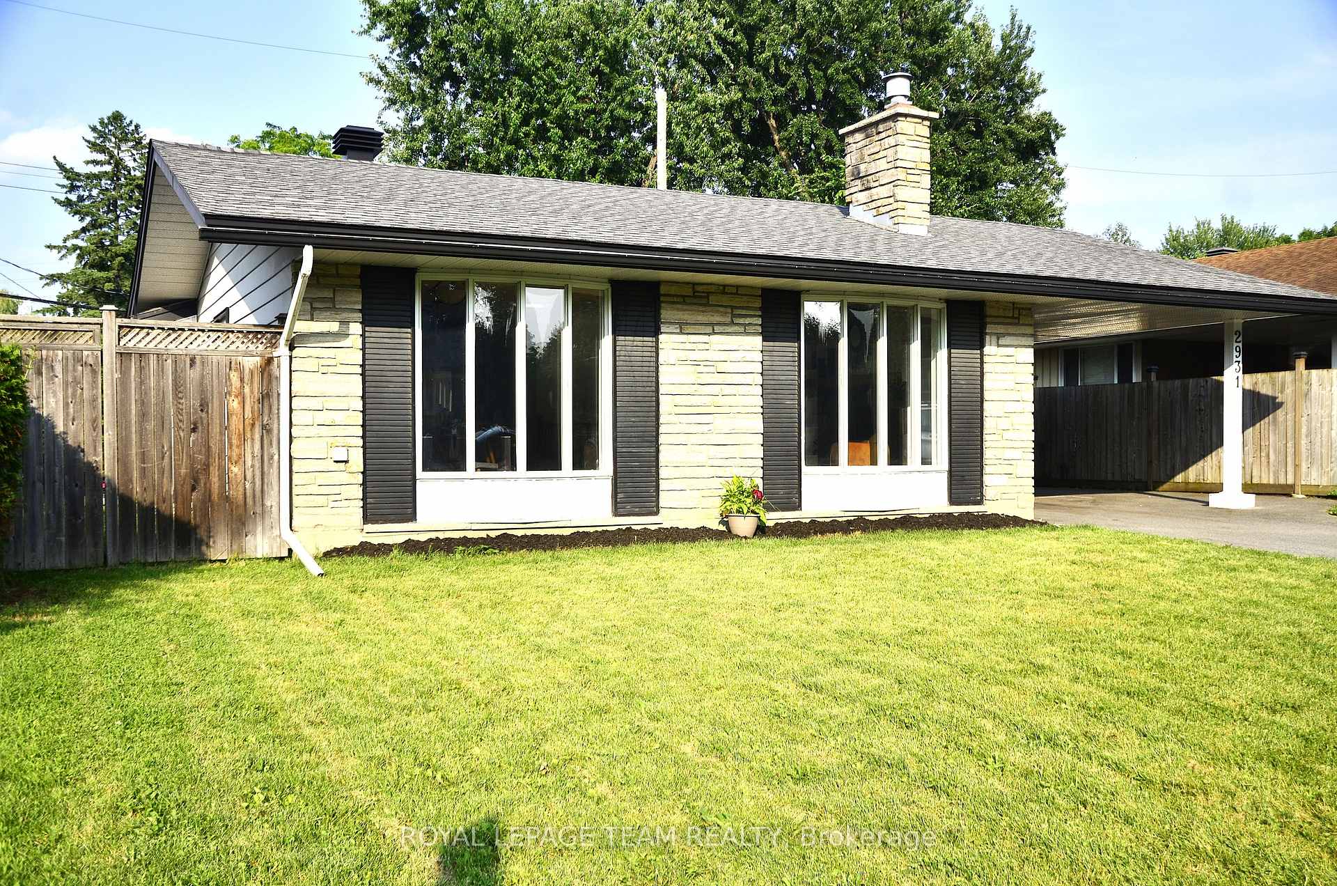 Front of 2931 Southmore Drive E
