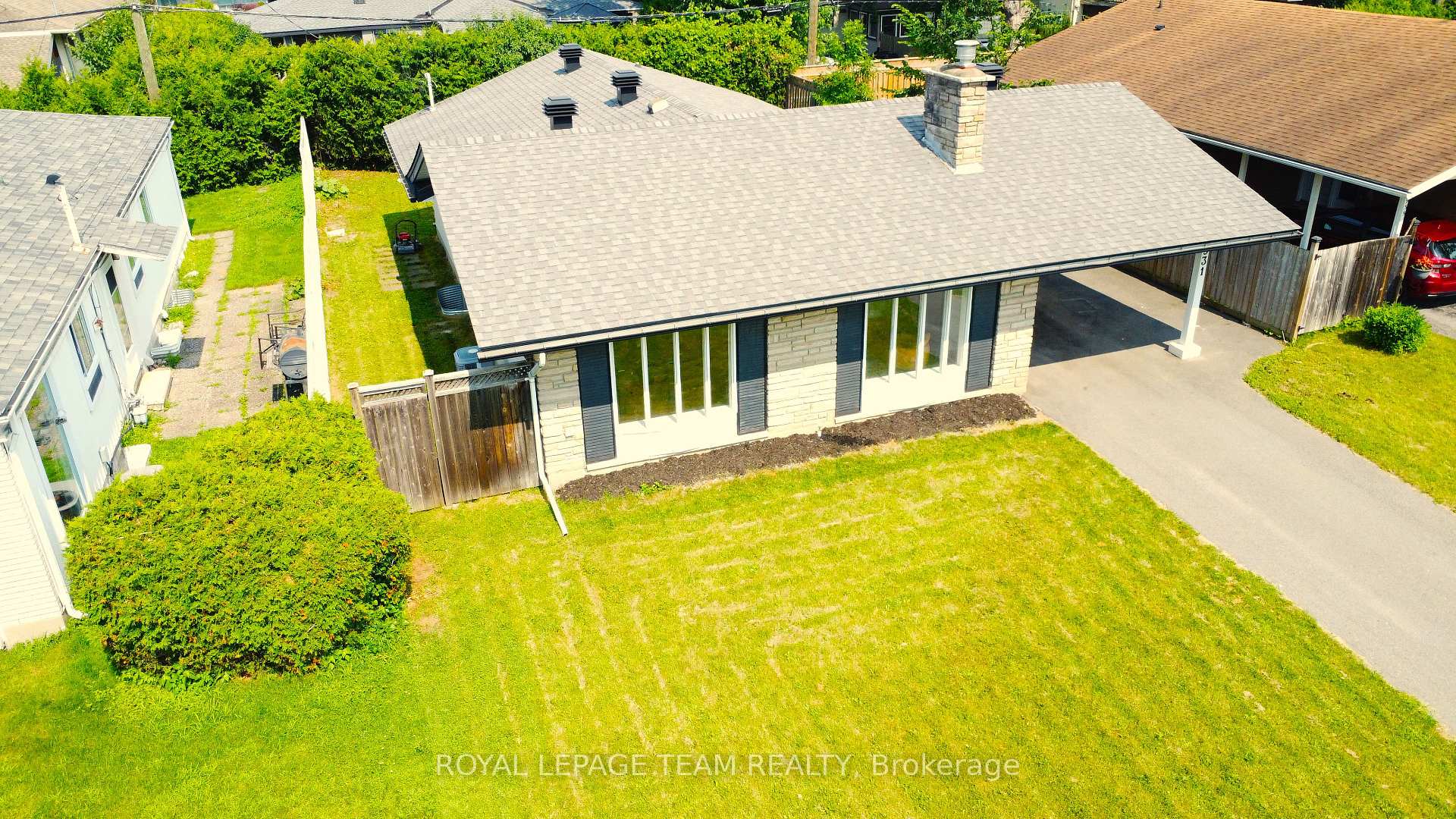 Front of 2931 Southmore Drive E