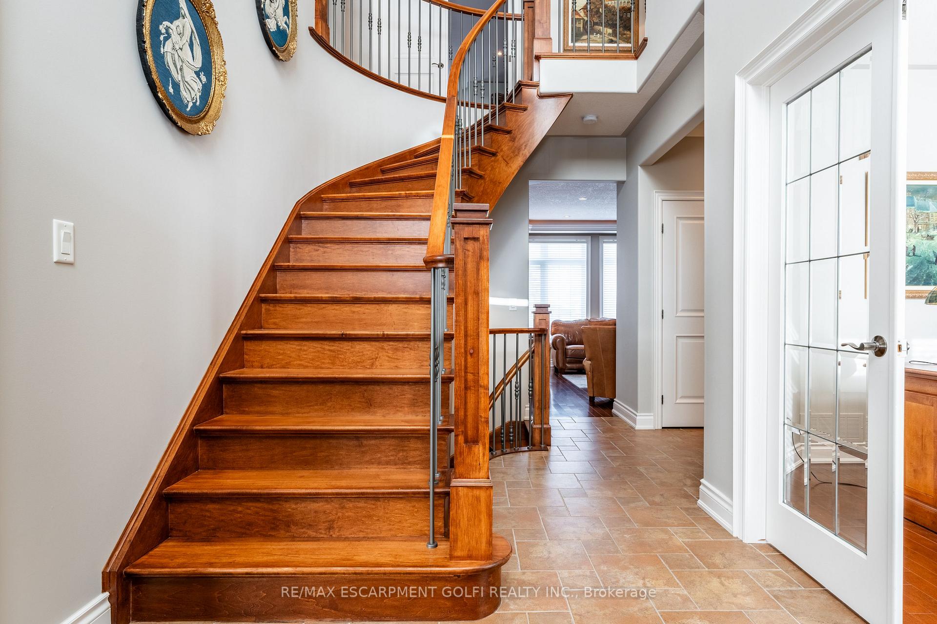Photo 4 of 35 Chiara Drive, Hamilton, Stoney Creek — HOMEH