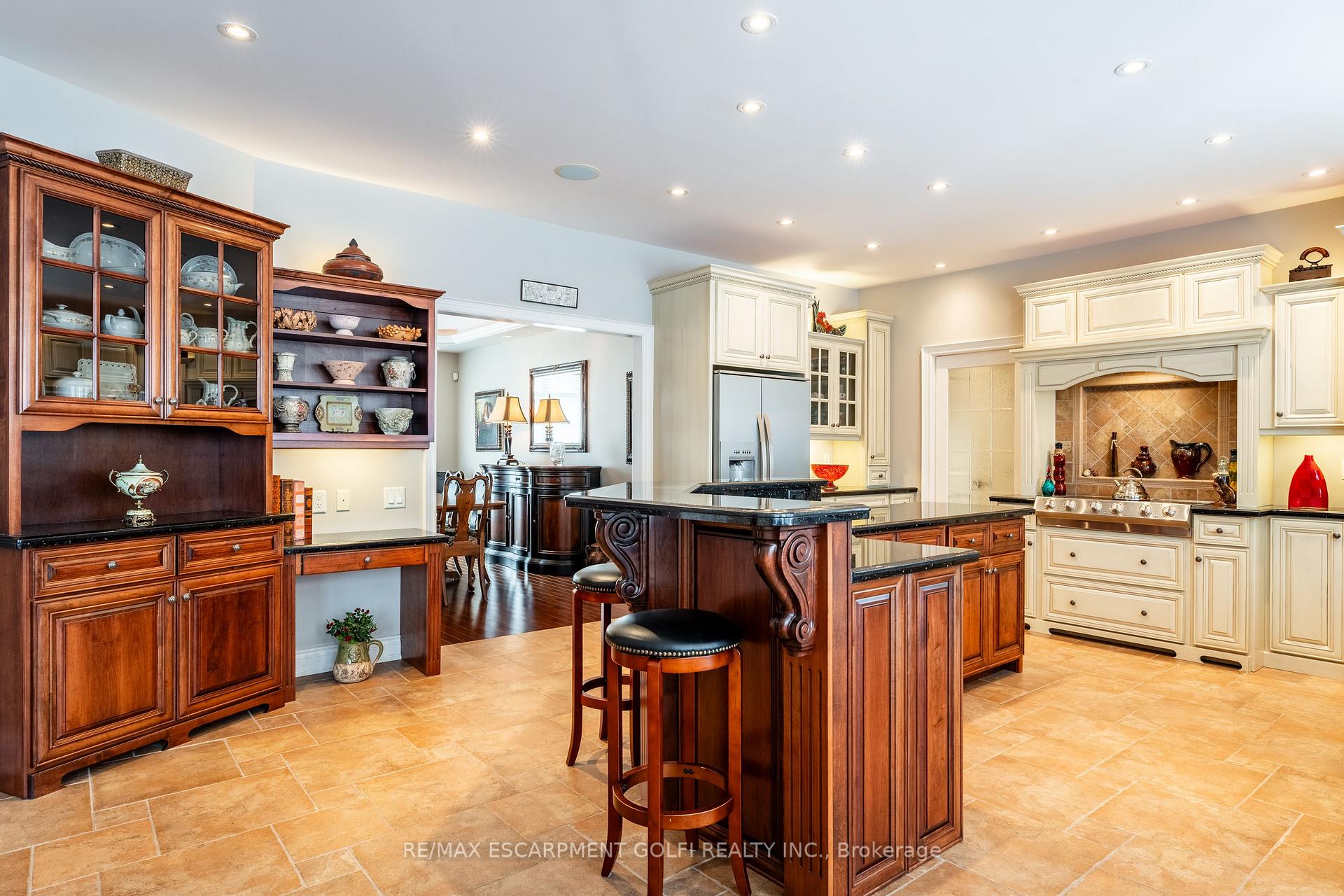 Photo 12 of 35 Chiara Drive, Hamilton, Stoney Creek — HOMEH