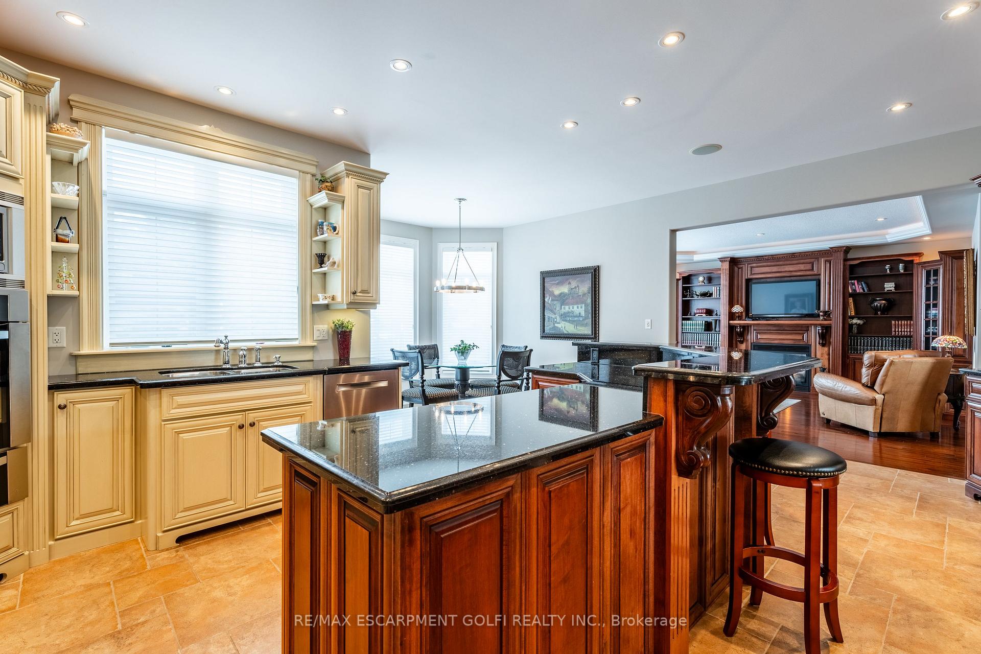 Photo 13 of 35 Chiara Drive, Hamilton, Stoney Creek — HOMEH