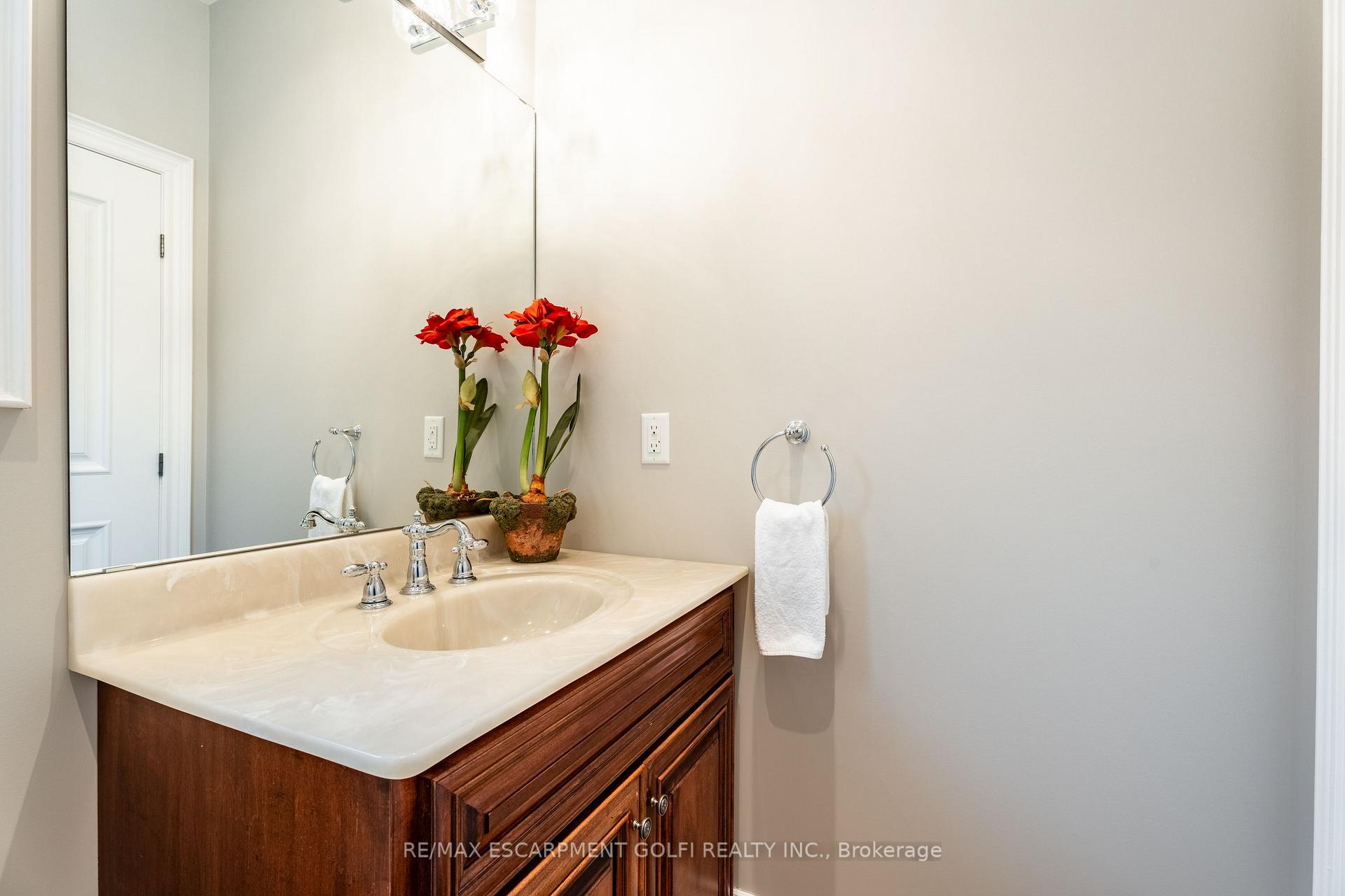 Photo 14 of 35 Chiara Drive, Hamilton, Stoney Creek — HOMEH