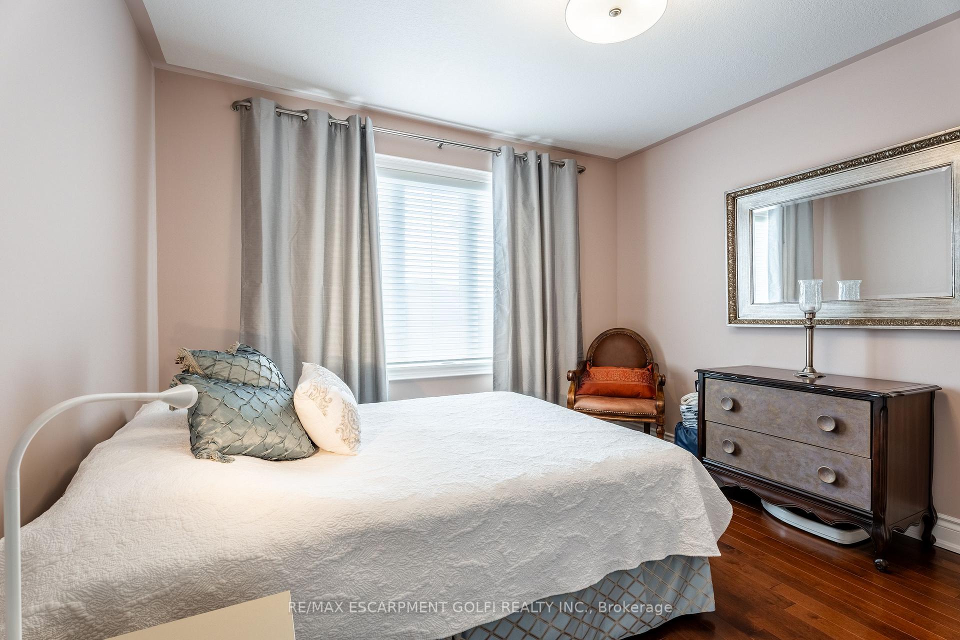 Photo 16 of 35 Chiara Drive, Hamilton, Stoney Creek — HOMEH