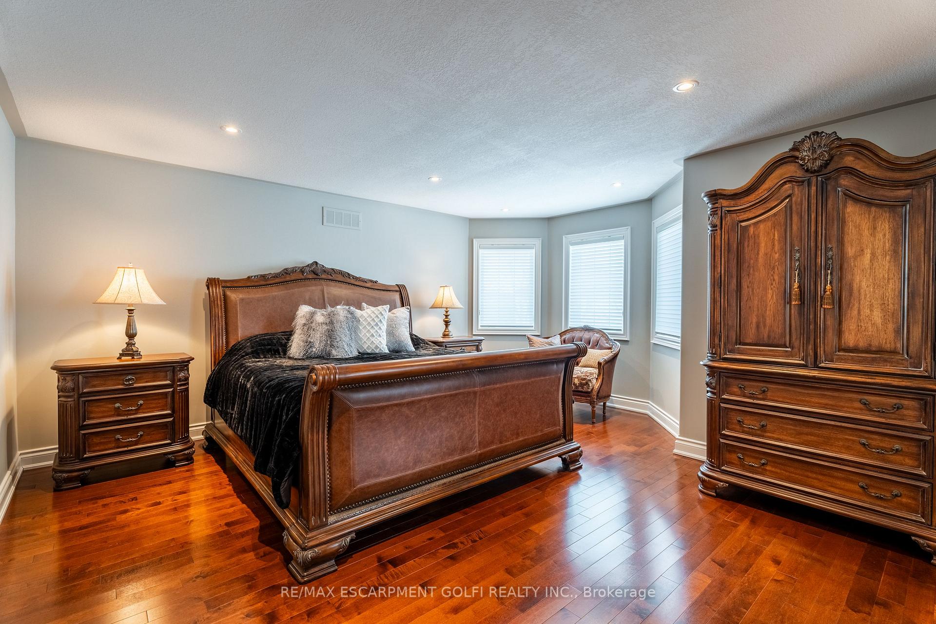 Photo 17 of 35 Chiara Drive, Hamilton, Stoney Creek — HOMEH