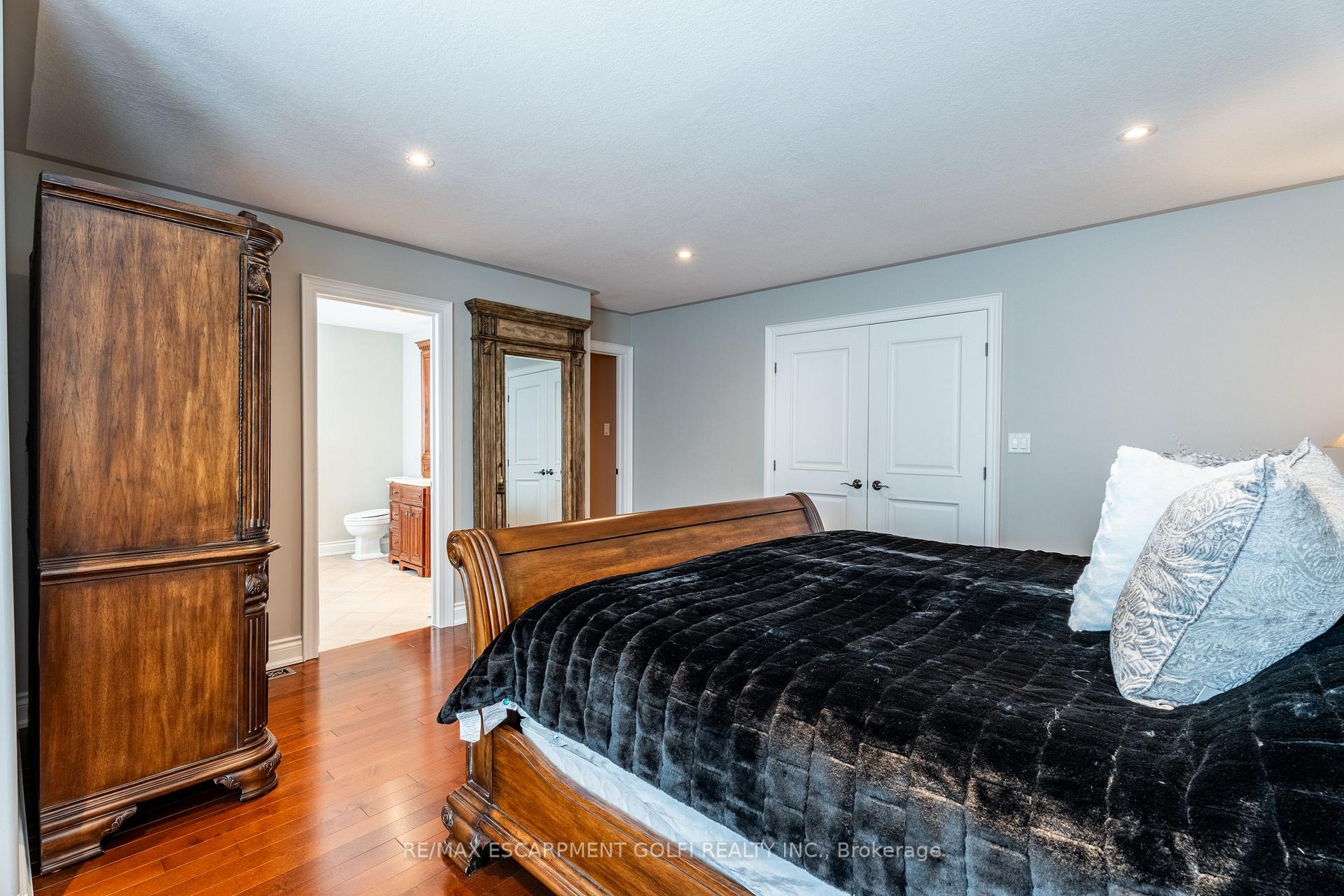 Photo 18 of 35 Chiara Drive, Hamilton, Stoney Creek — HOMEH
