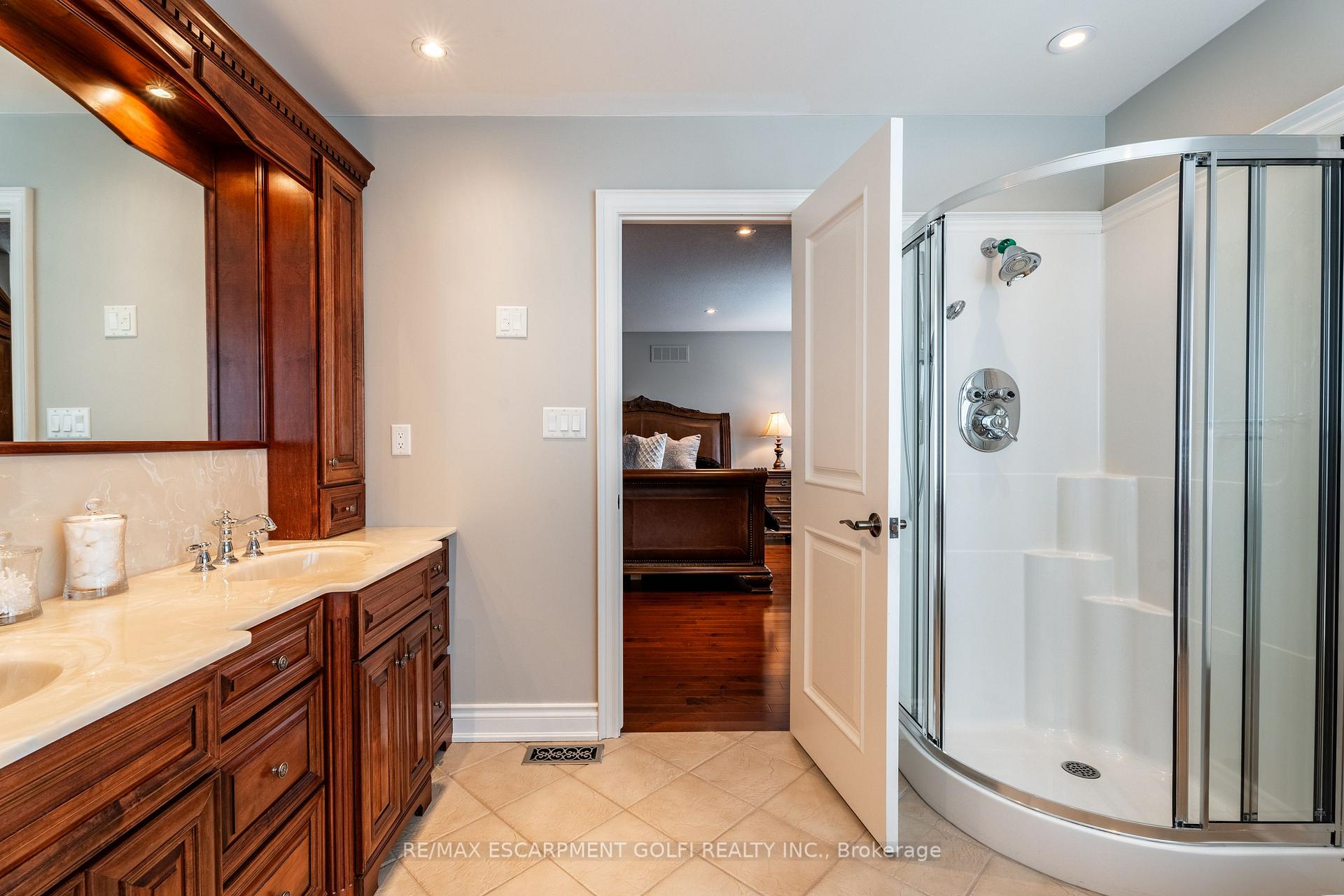 Photo 20 of 35 Chiara Drive, Hamilton, Stoney Creek — HOMEH