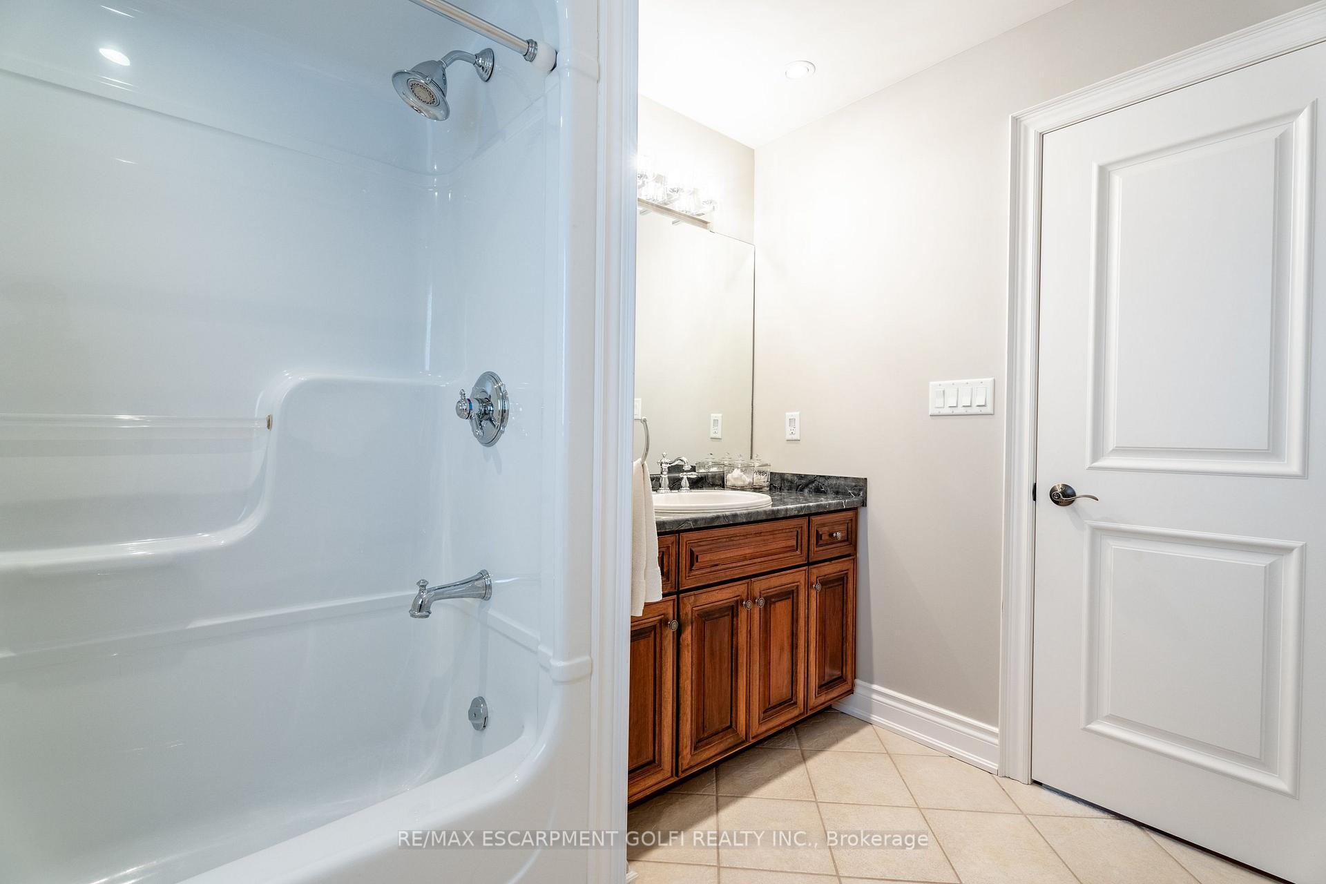 Photo 25 of 35 Chiara Drive, Hamilton, Stoney Creek — HOMEH