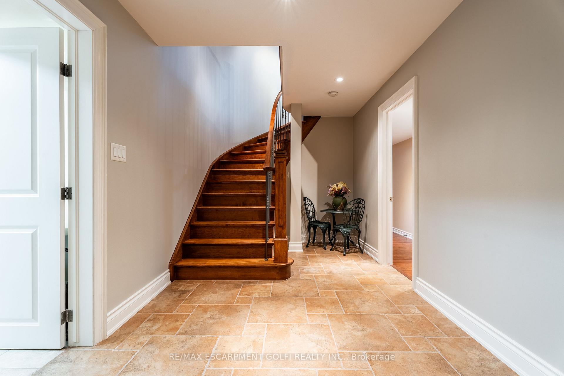 Photo 26 of 35 Chiara Drive, Hamilton, Stoney Creek — HOMEH